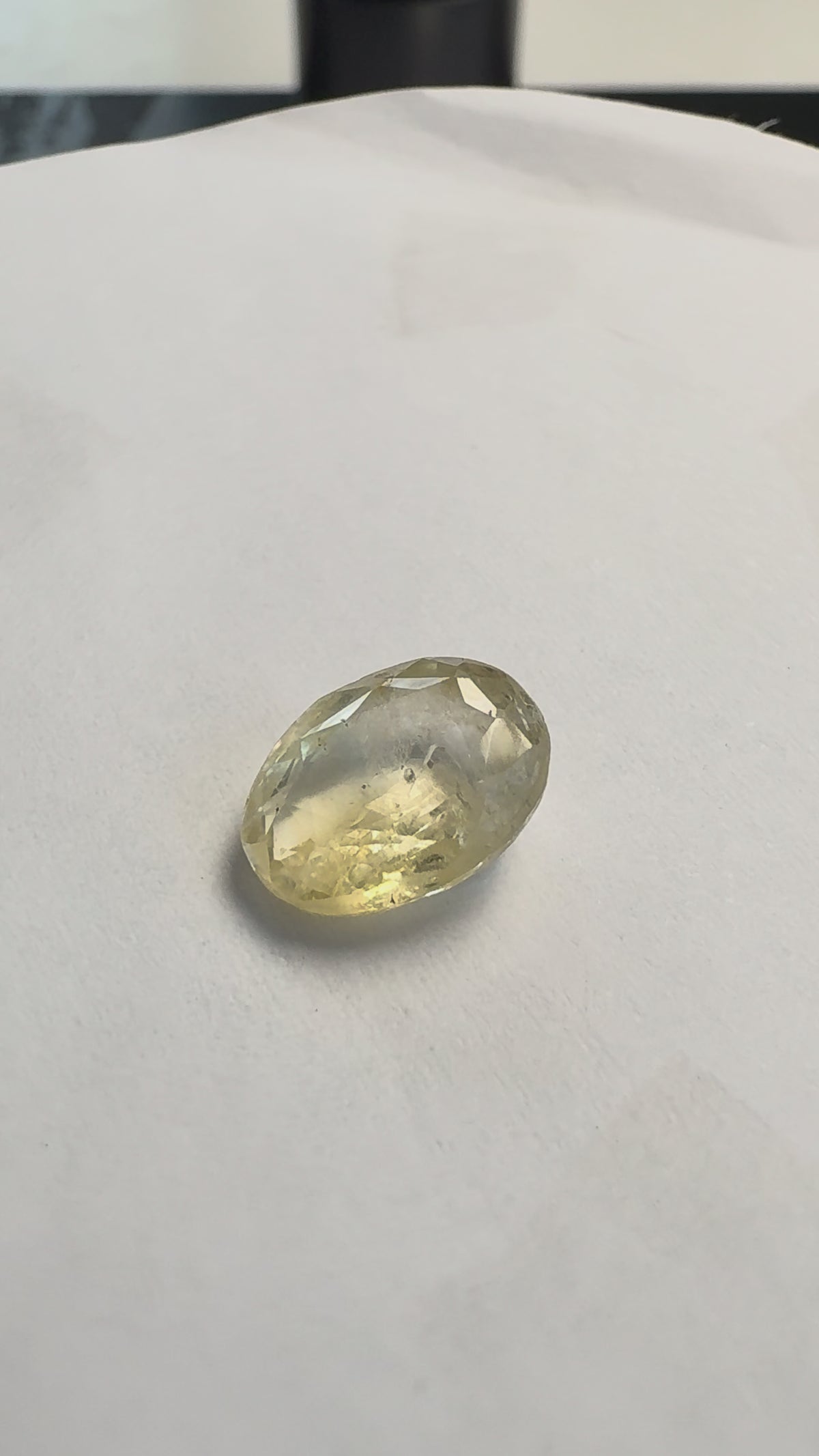 Yellow Sapphire 4.04 carat YSR-300 product reel
