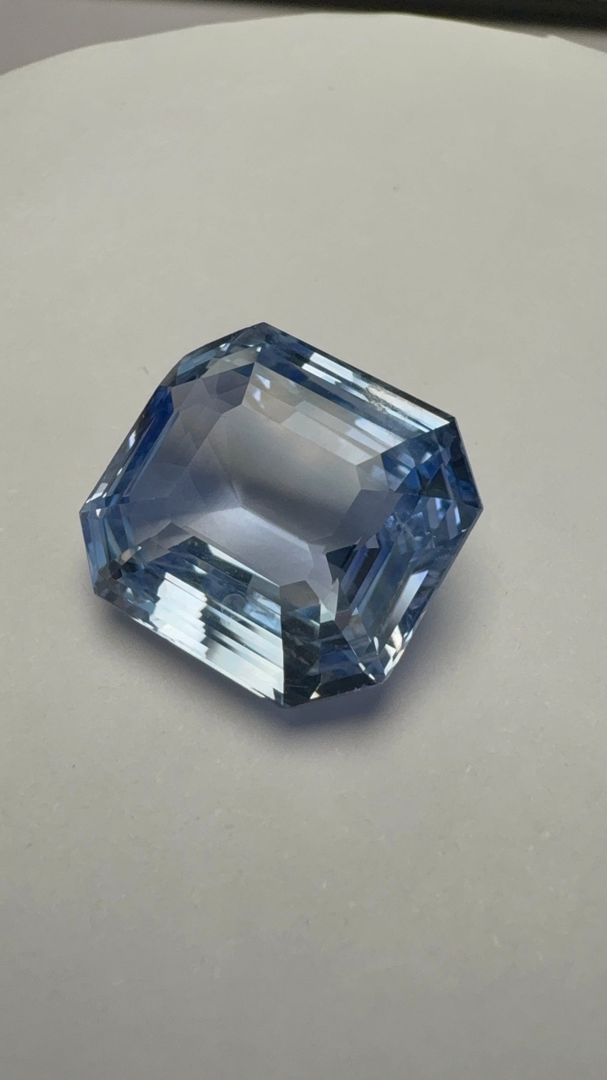 Blue Sapphire 17.28 carat SBS-19 face-up view