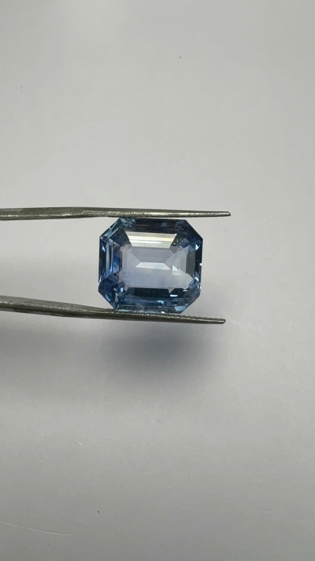 Blue Sapphire 17.28 carat SBS-19 reverse view