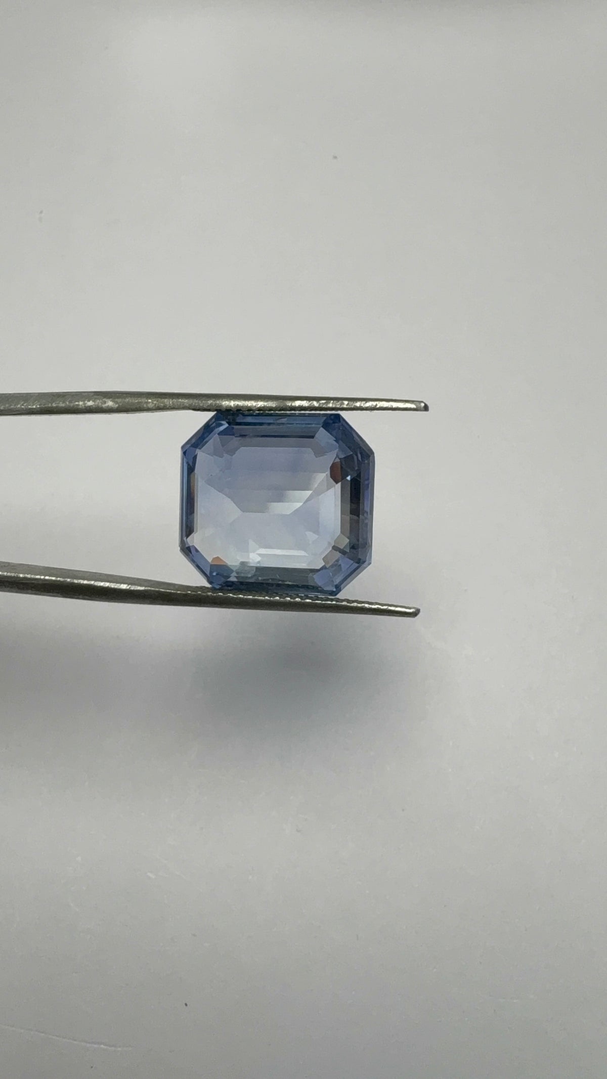 Blue Sapphire 17.28 carat SBS-19 side view