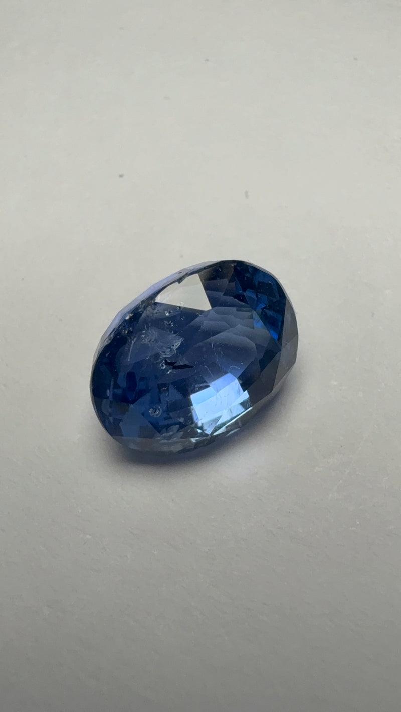 Blue Sapphire – 7.08 Carat – Sri Lanka – Oval
