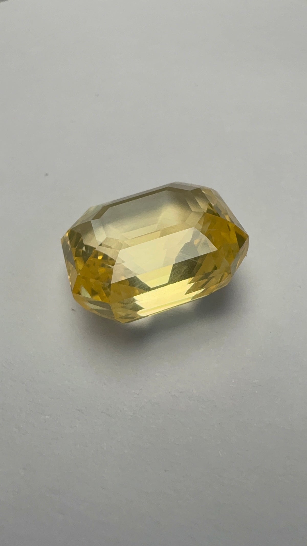 Yellow Sapphire 12.00 carat SYS-14 face-up view