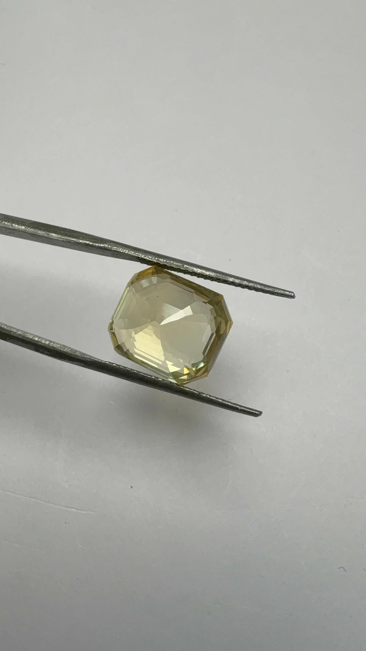 Yellow Sapphire 12.00 carat SYS-14 reverse view