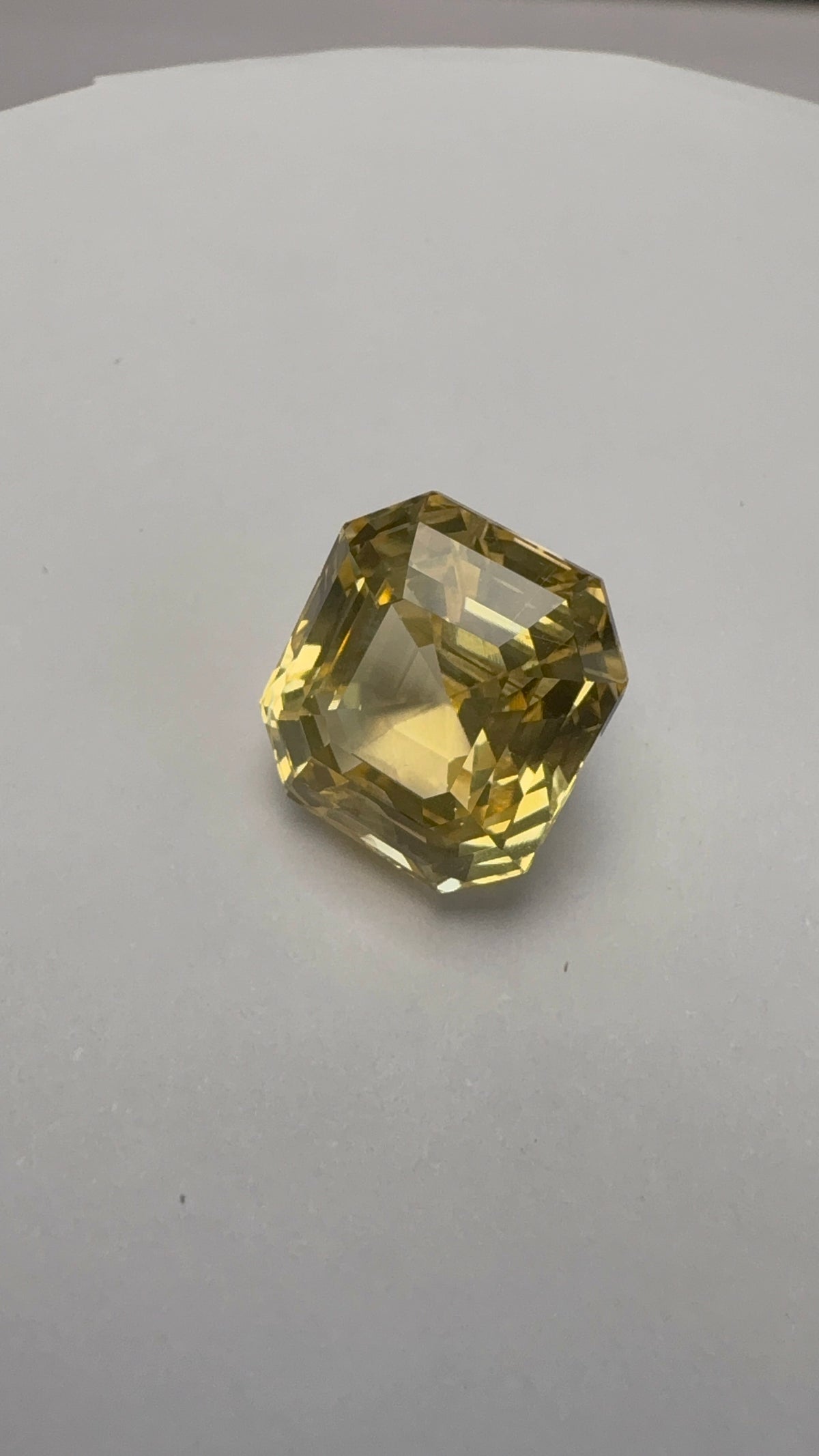 Yellow Sapphire 11.31 carat SYS-21 alternate face-up view