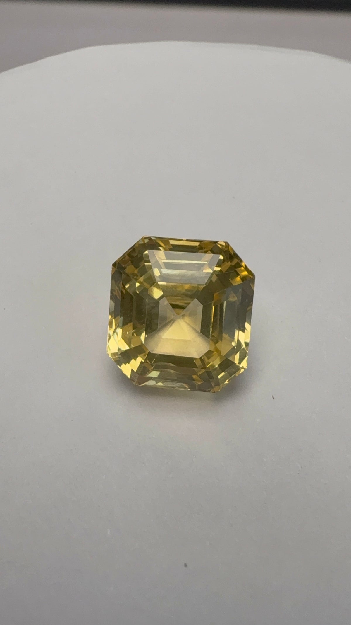 Yellow Sapphire 11.31 carat SYS-21 close view