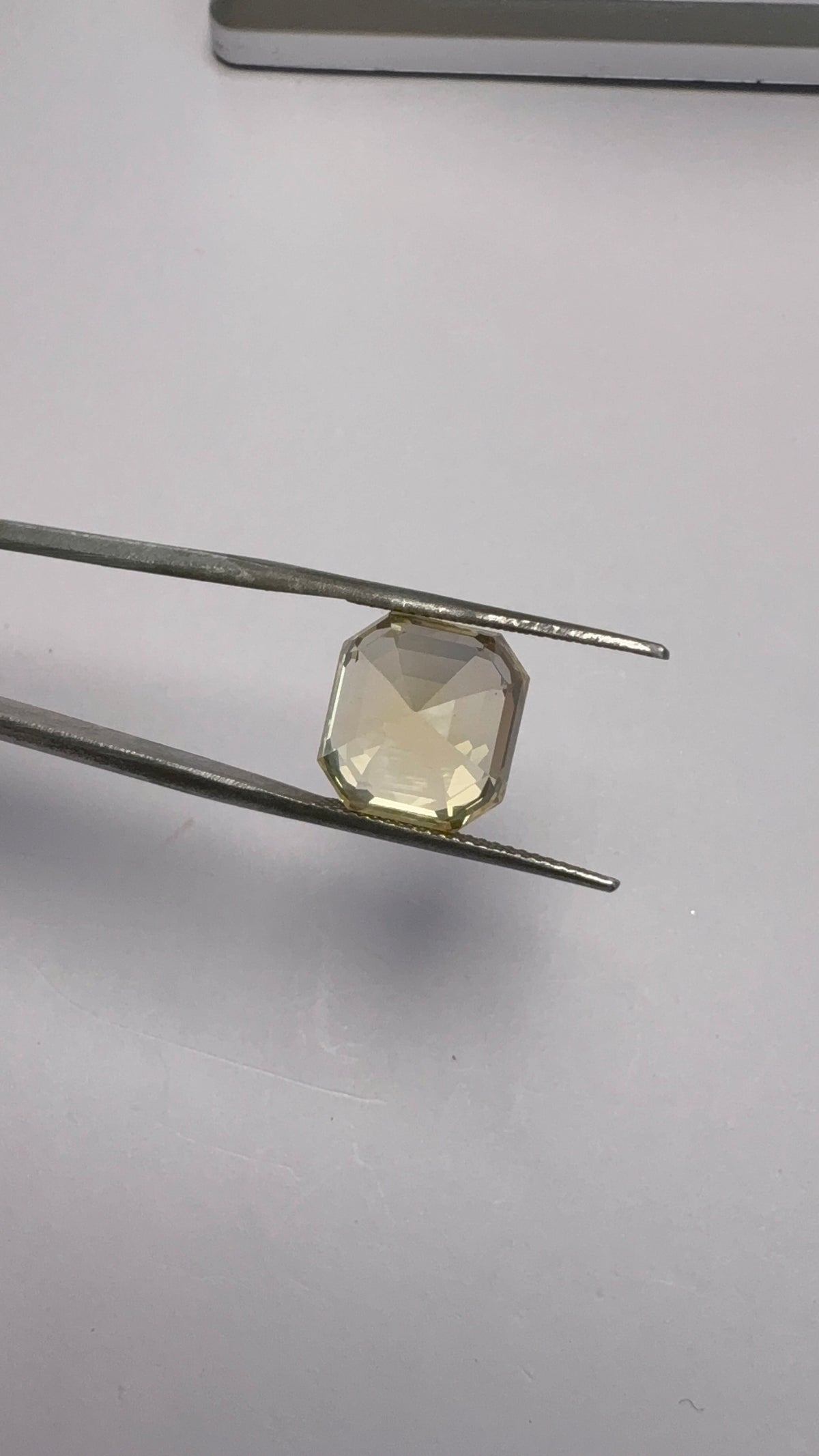 Yellow Sapphire 11.31 carat SYS-21 reverse view