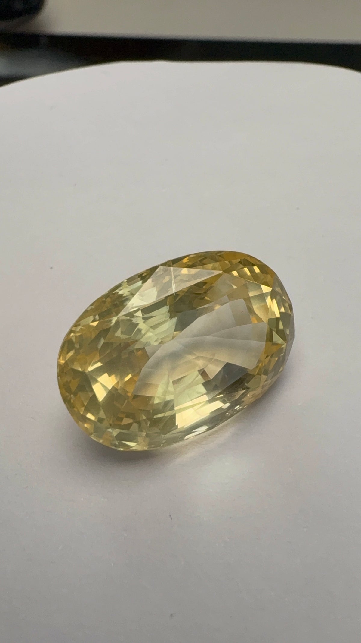 Yellow Sapphire 23.83 carat SYS-23 alternate face-up view