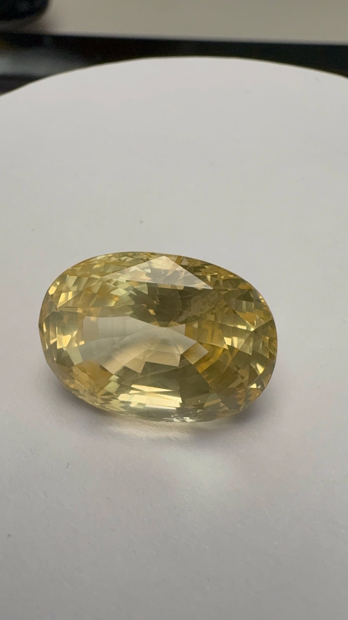 Yellow Sapphire 23.83 carat SYS-23 close view