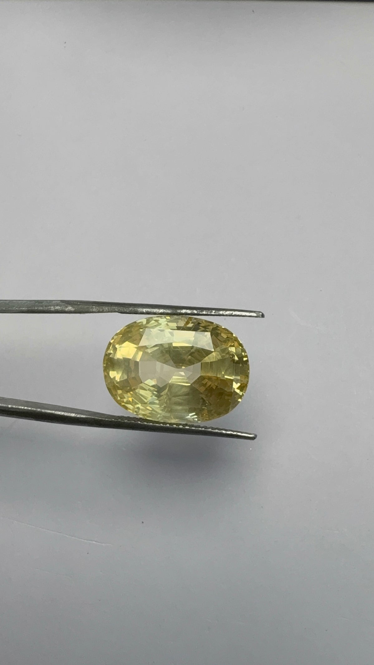 Yellow Sapphire 23.83 carat SYS-23 detail view 8
