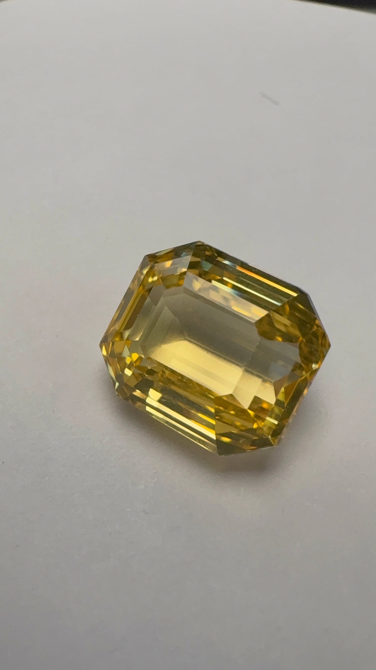 Yellow Sapphire 9.55 carat SYS-27 alternate face-up view