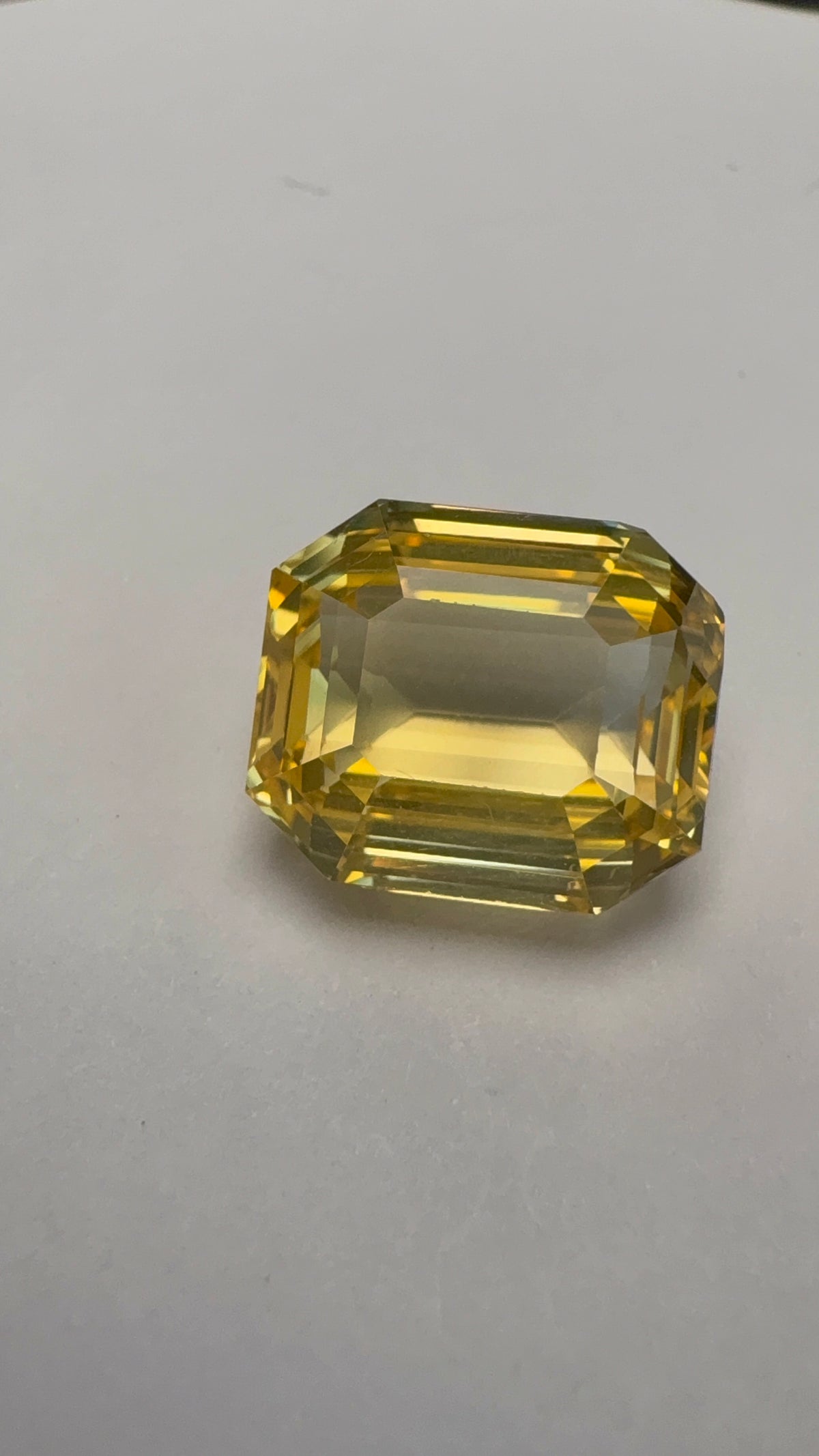 Yellow Sapphire 9.55 carat SYS-27 close view