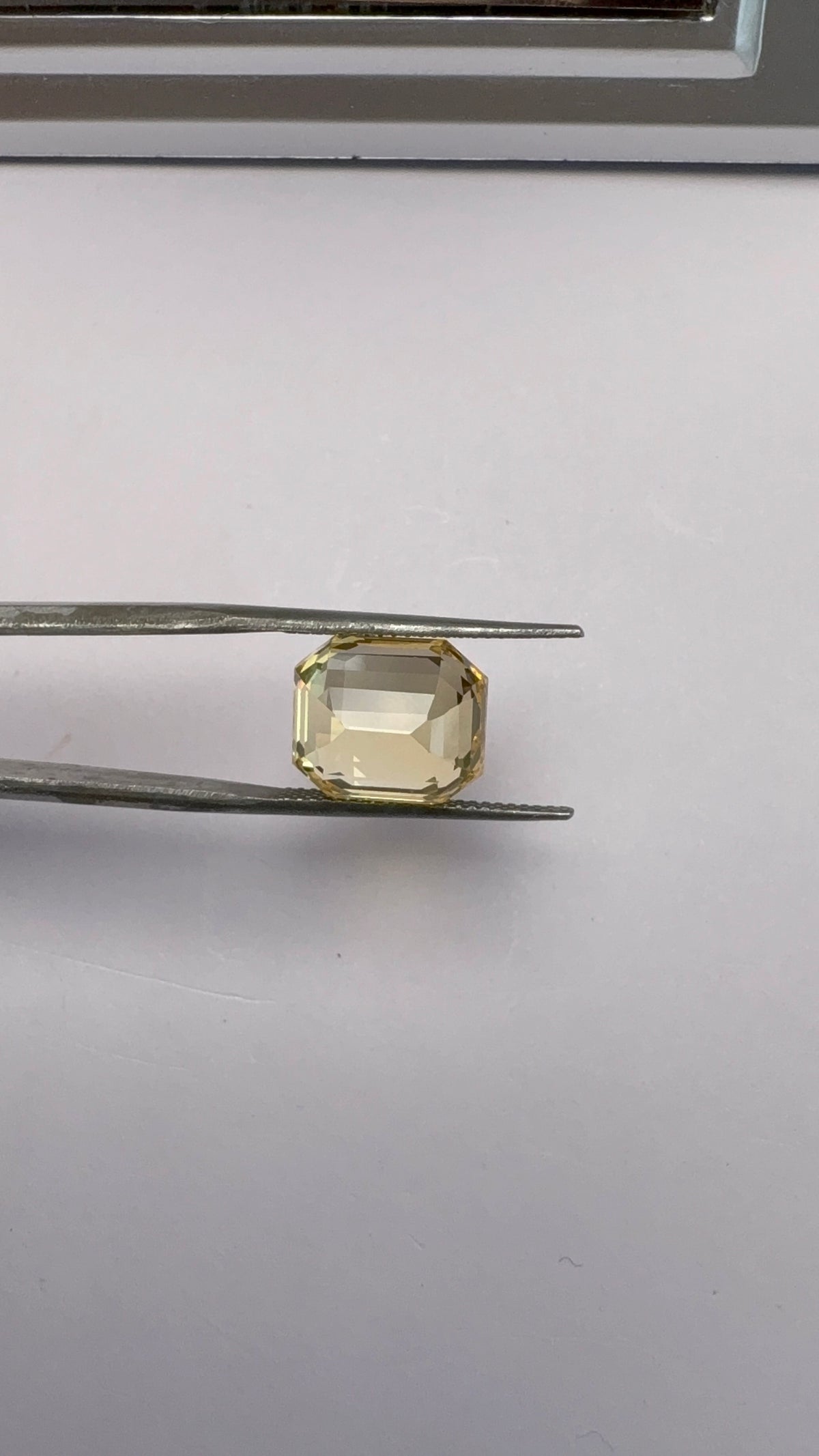 Yellow Sapphire 9.55 carat SYS-27 reverse view