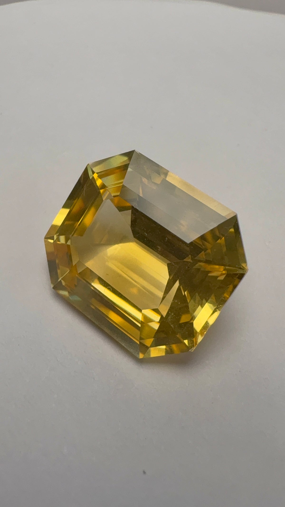 Yellow Sapphire 16.11 carat SYS-37 alternate face-up view