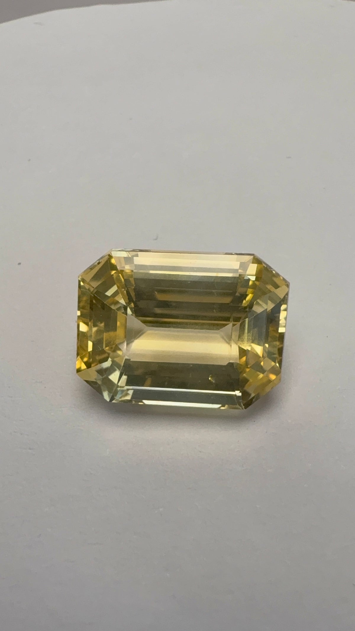 Yellow Sapphire 10.31 carat SYS-38 face-up view