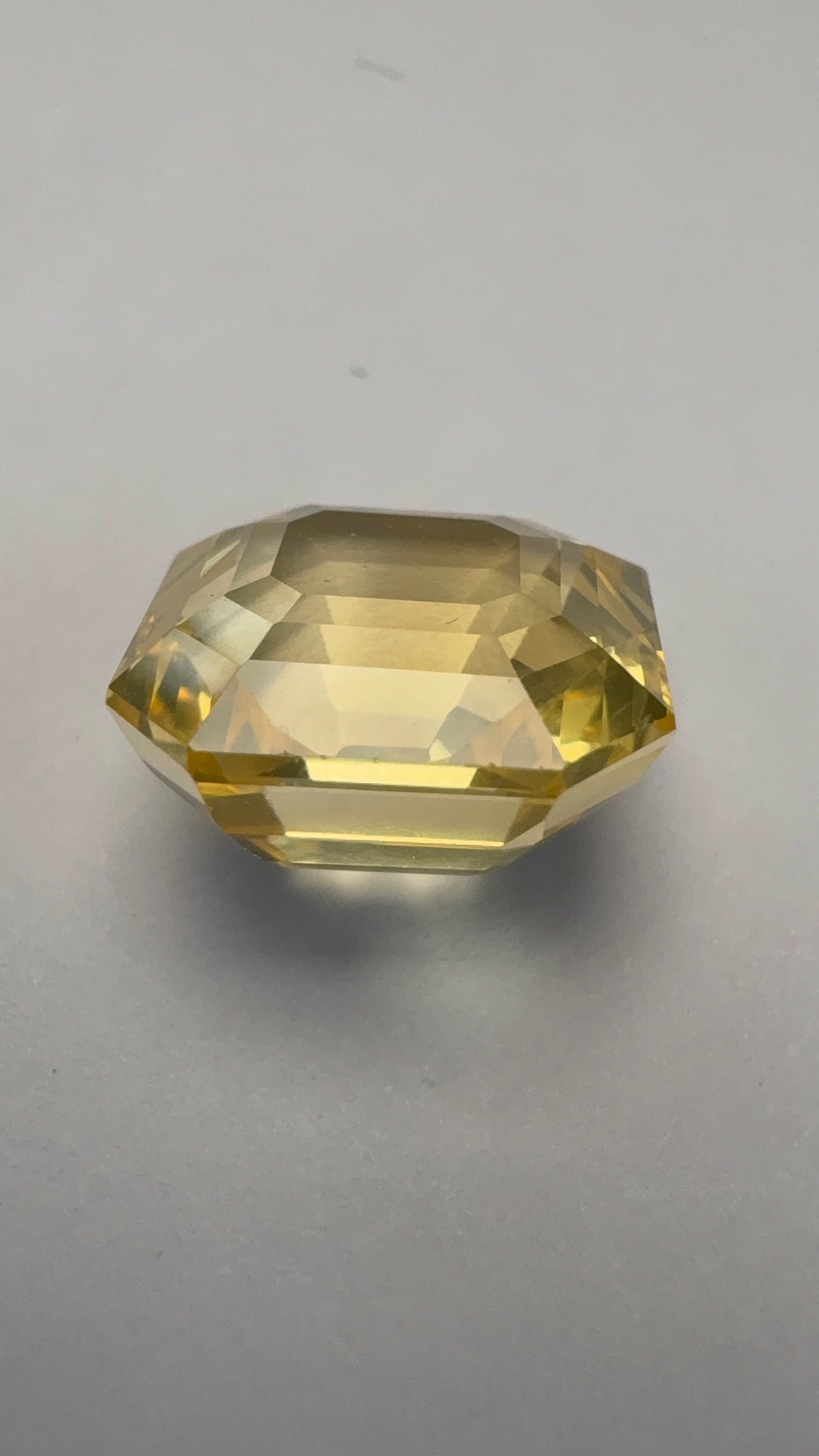 Yellow Sapphire 11.00 carat SYS-39 alternate face-up view