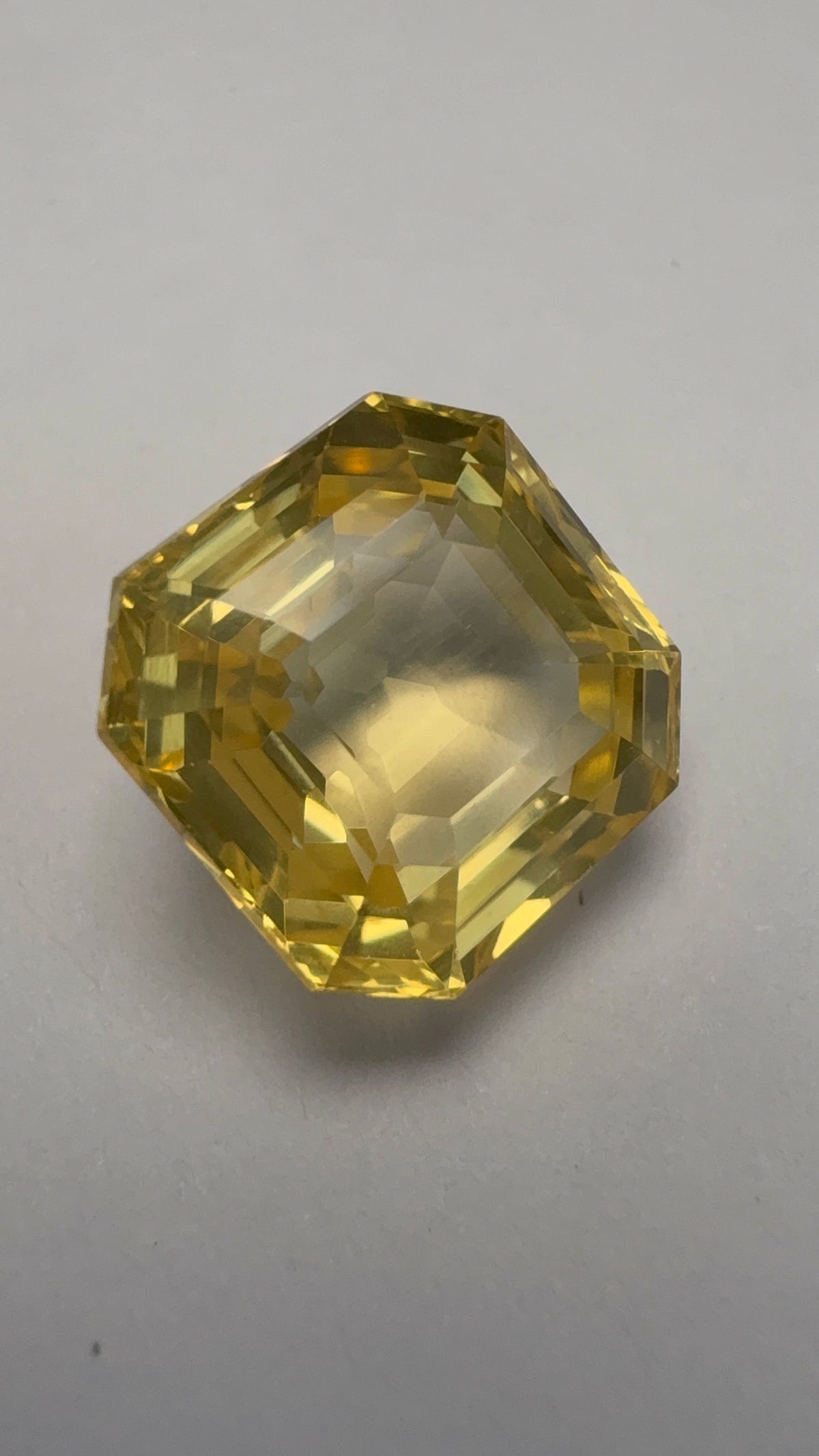 Yellow Sapphire 11.00 carat SYS-39 close view