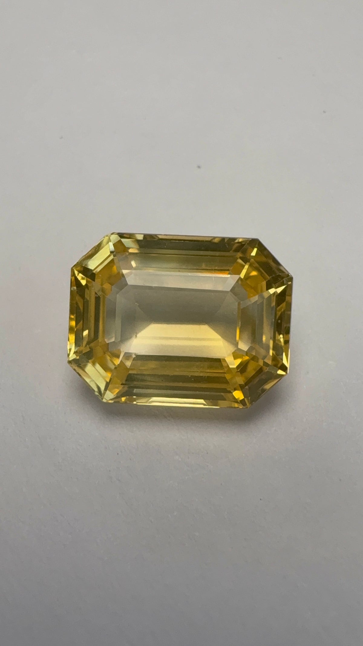 Yellow Sapphire 9.46 carat SYS-40 face-up view