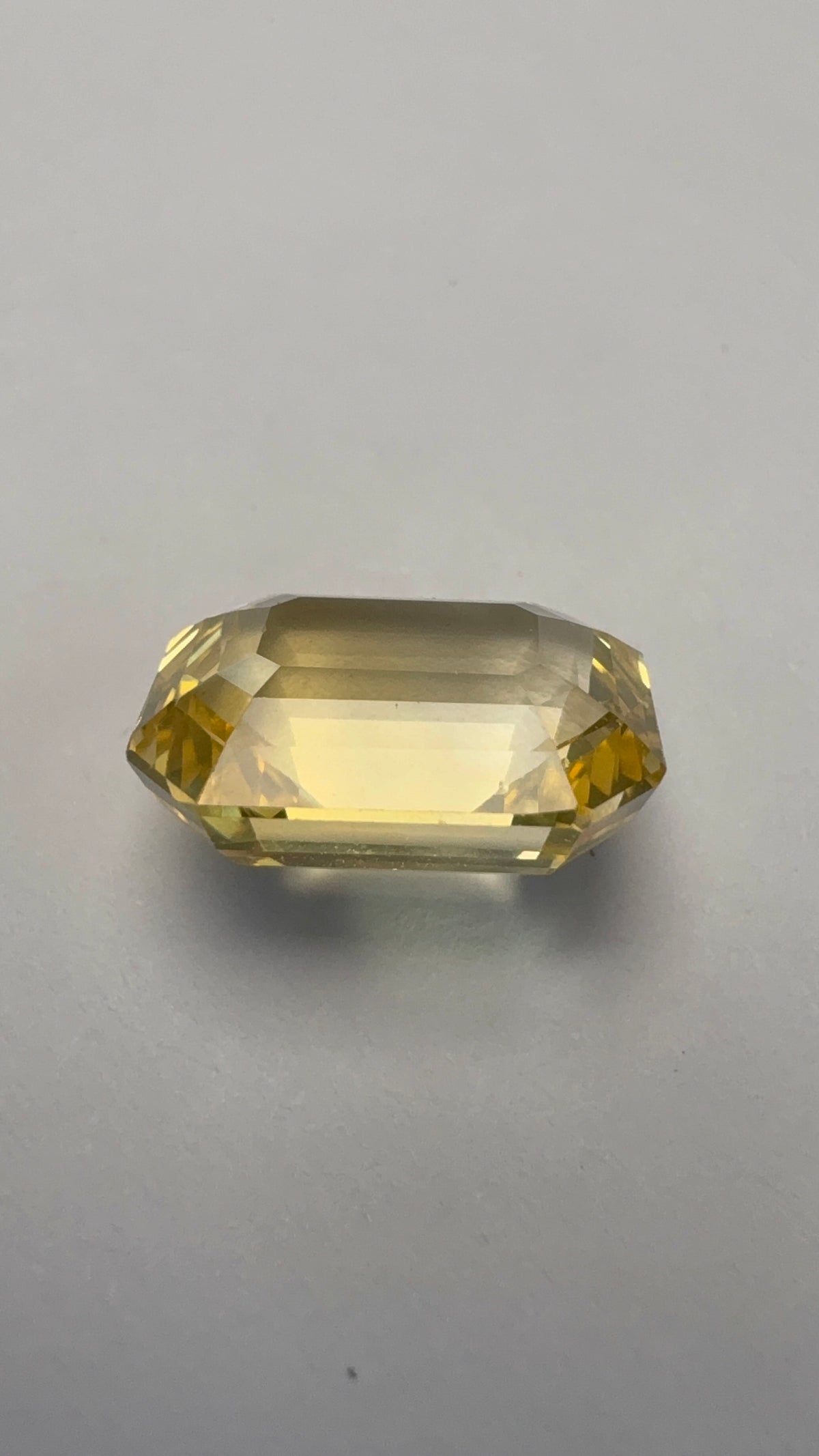 Yellow Sapphire 9.46 carat SYS-40 close view