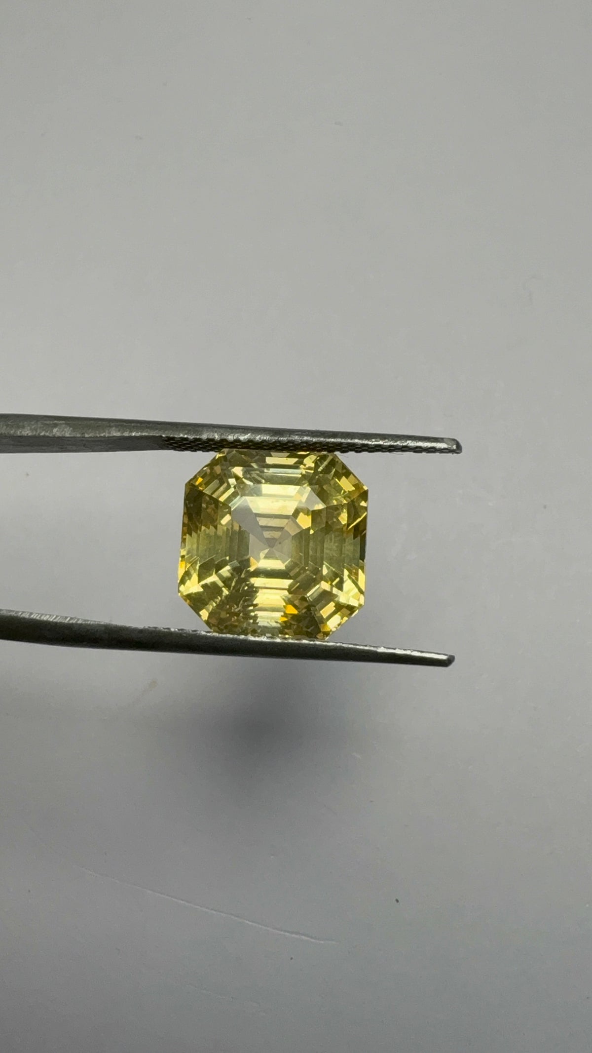 Yellow Sapphire 11.80 carat SYS-43 angled view