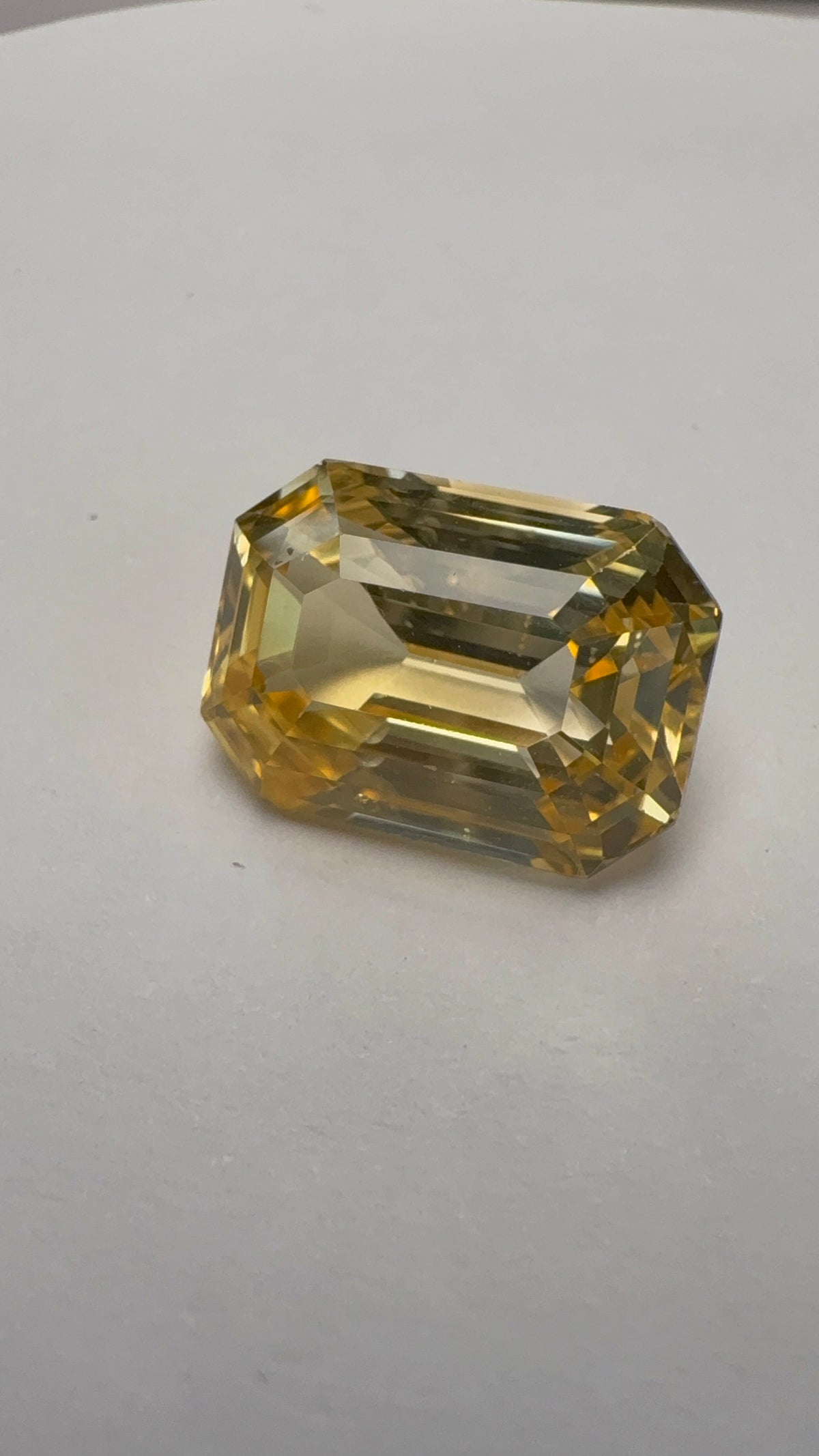 Yellow Sapphire 11.35 carat SYS-44 face-up view