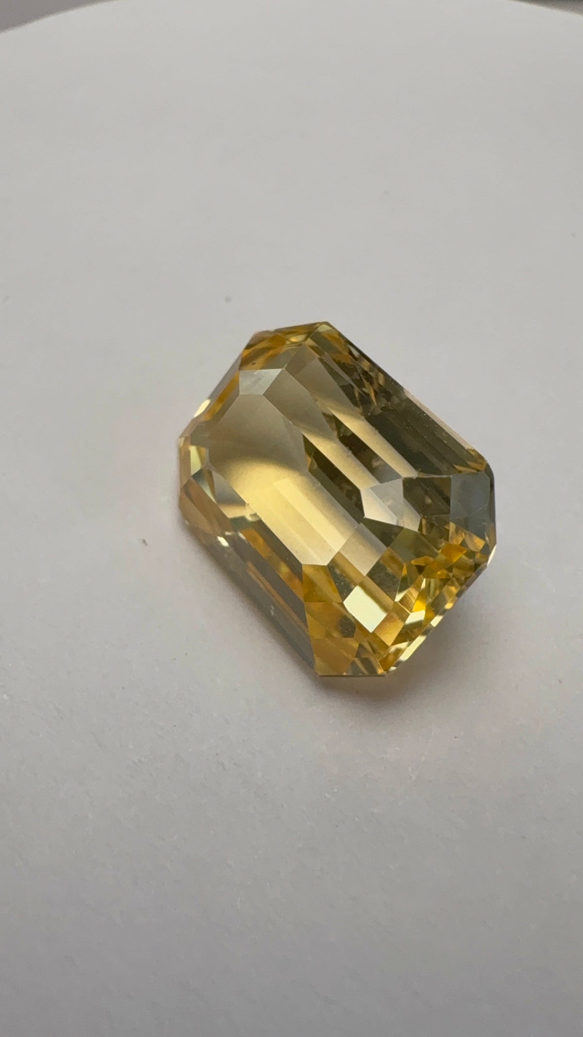 Yellow Sapphire 11.35 carat SYS-44 alternate face-up view