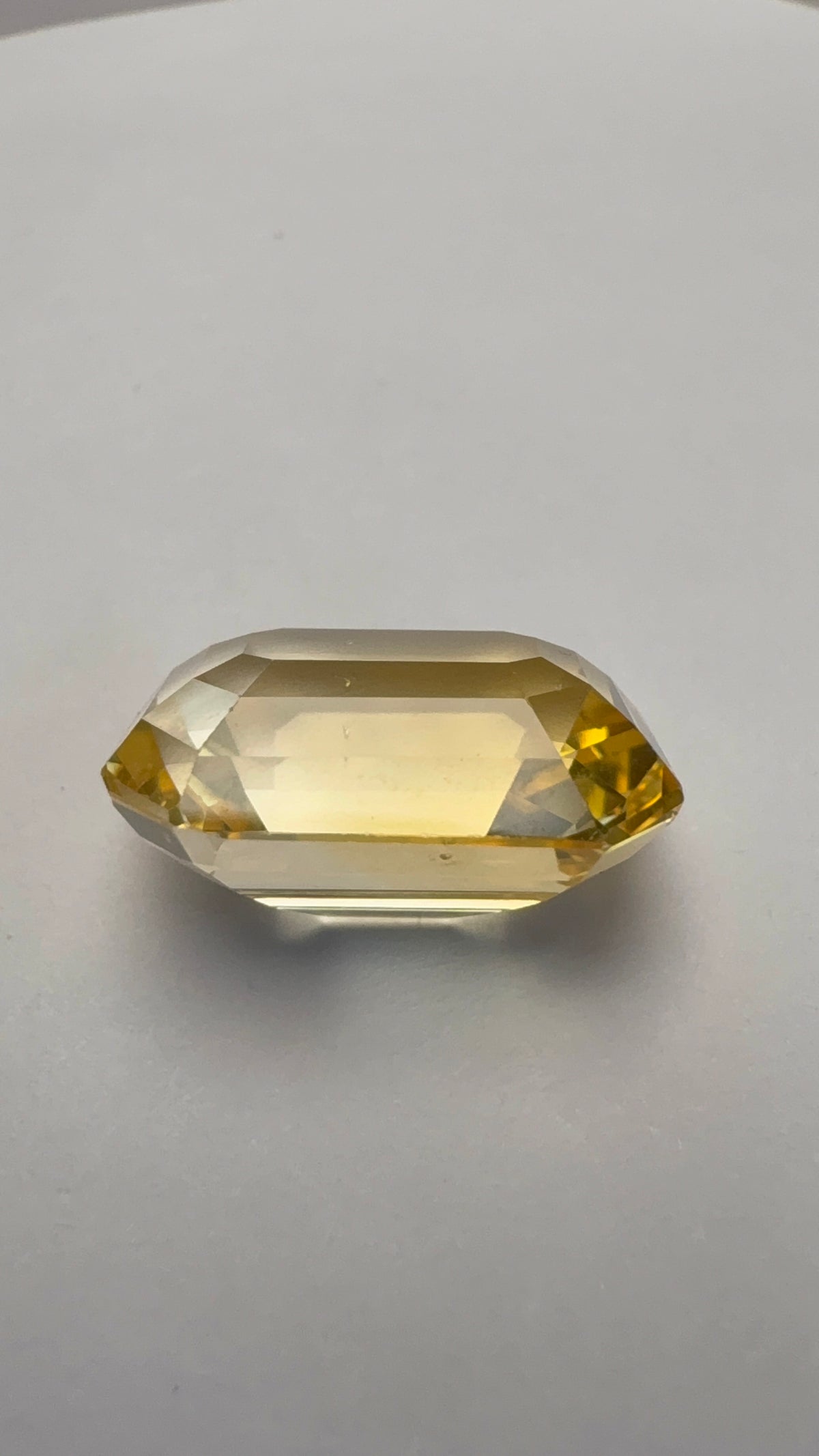 Yellow Sapphire 11.35 carat SYS-44 close view