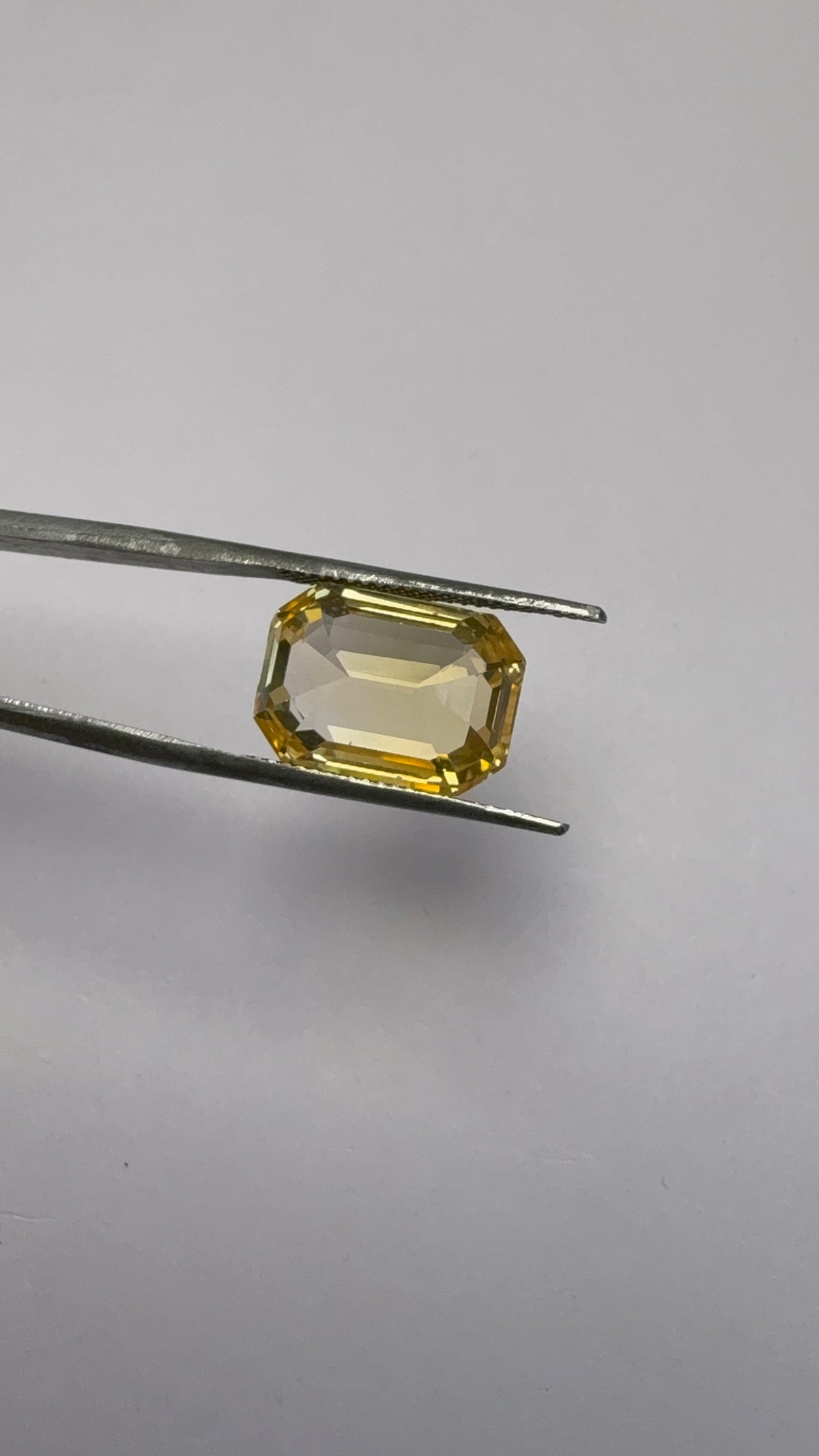Yellow Sapphire 11.35 carat SYS-44 reverse view