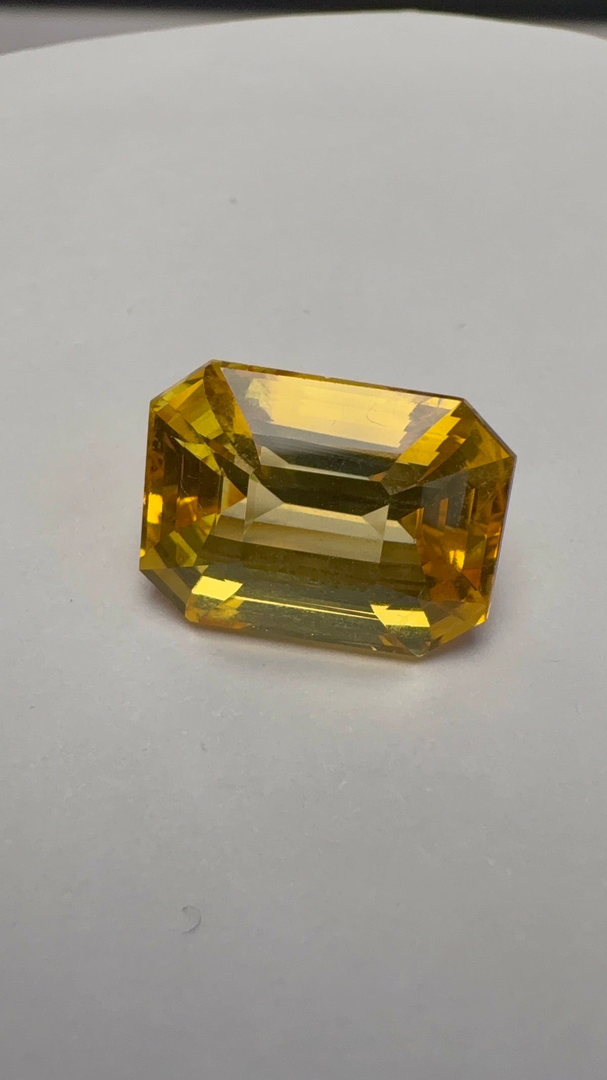 Yellow Sapphire 10.87 carat SYS-47 face-up view