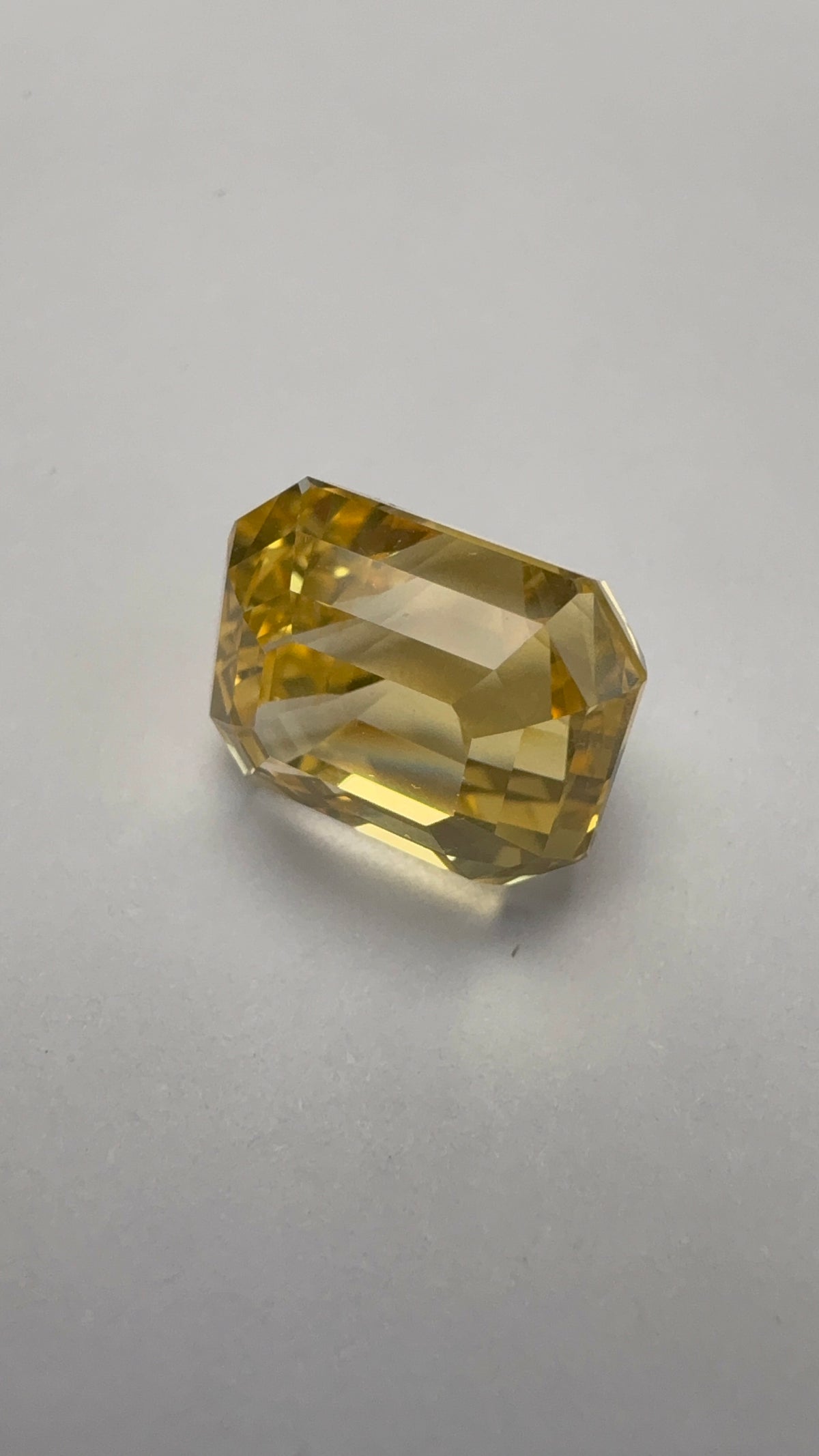 Yellow Sapphire 10.15 carat SYS-8 alternate face-up view