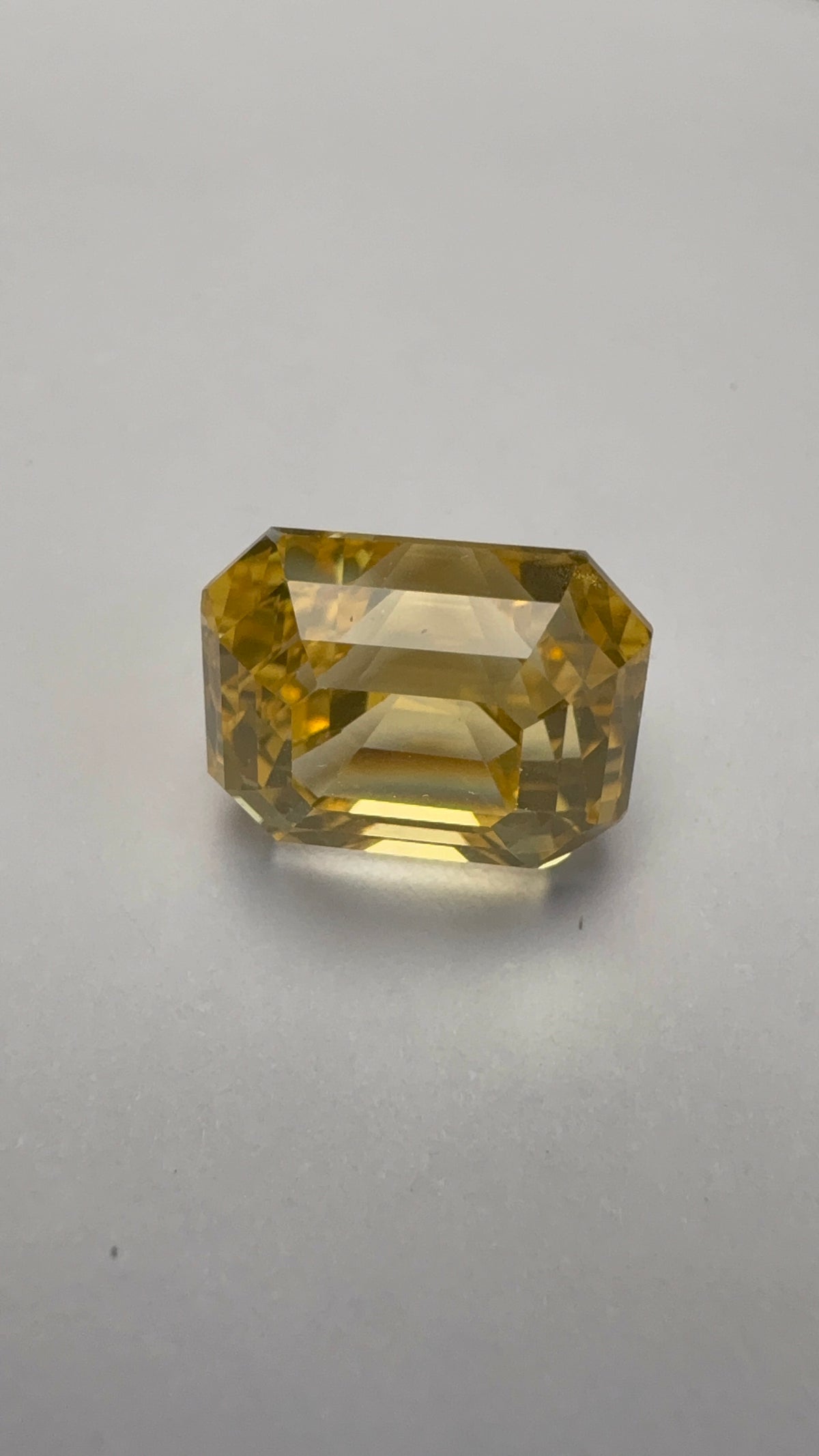 Yellow Sapphire 10.15 carat SYS-8 close view