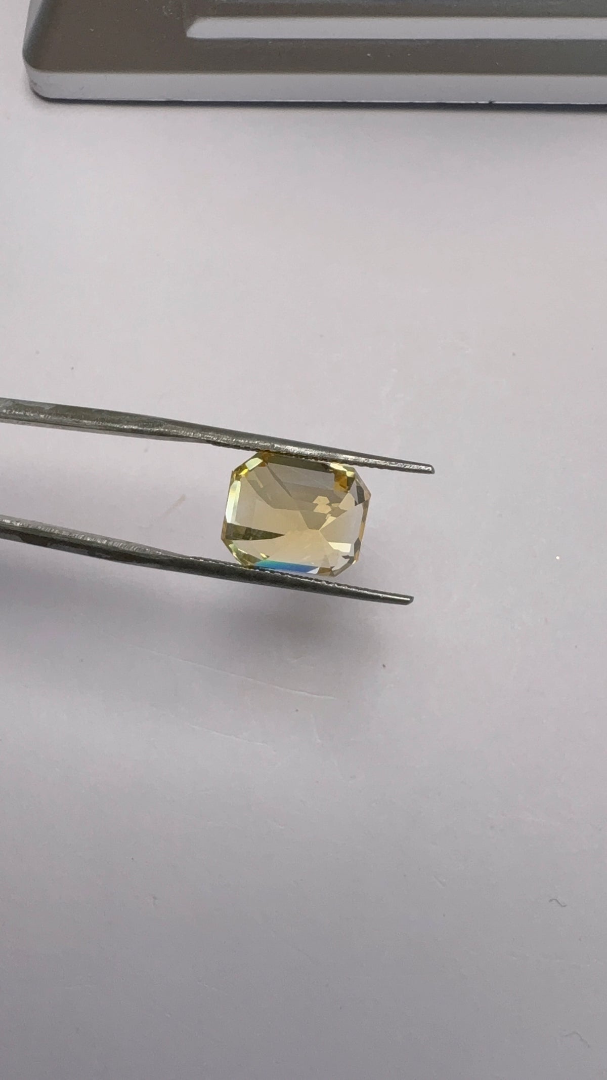 Yellow Sapphire 10.15 carat SYS-8 reverse view