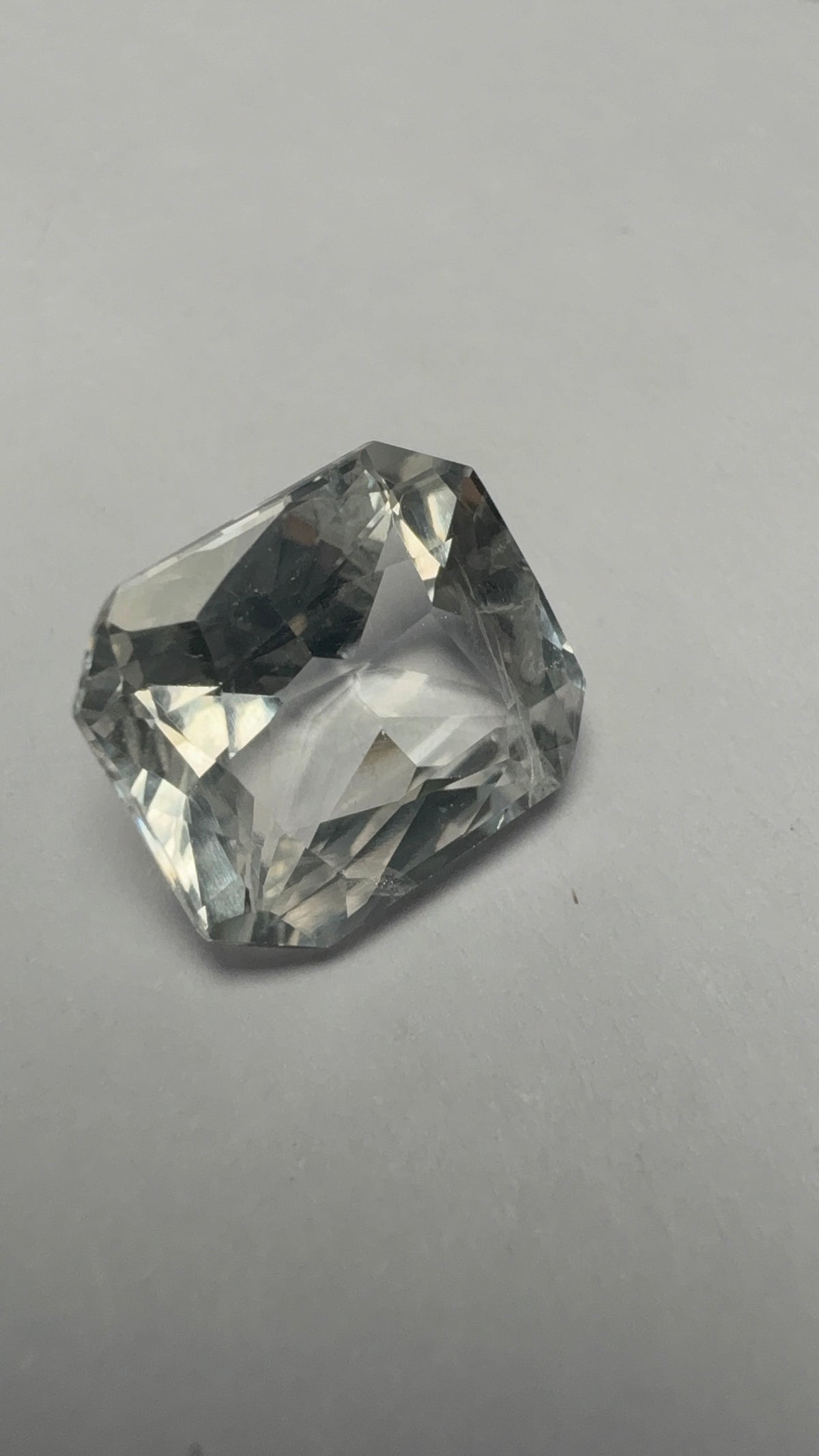 White Sapphire 6.15 carat WS-10 face-up view