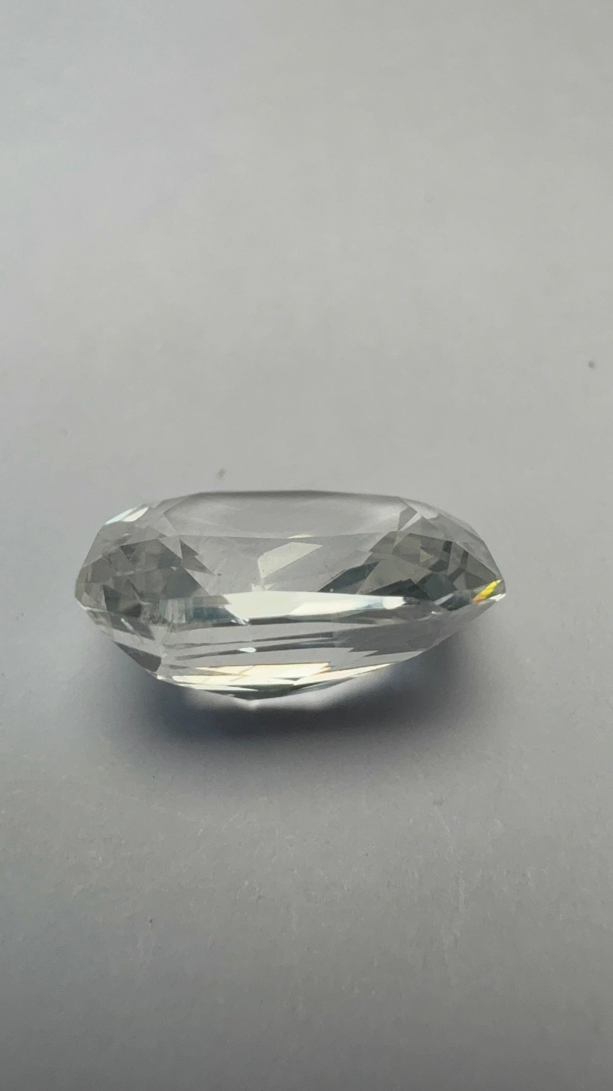 White Sapphire 6.15 carat WS-10 close view