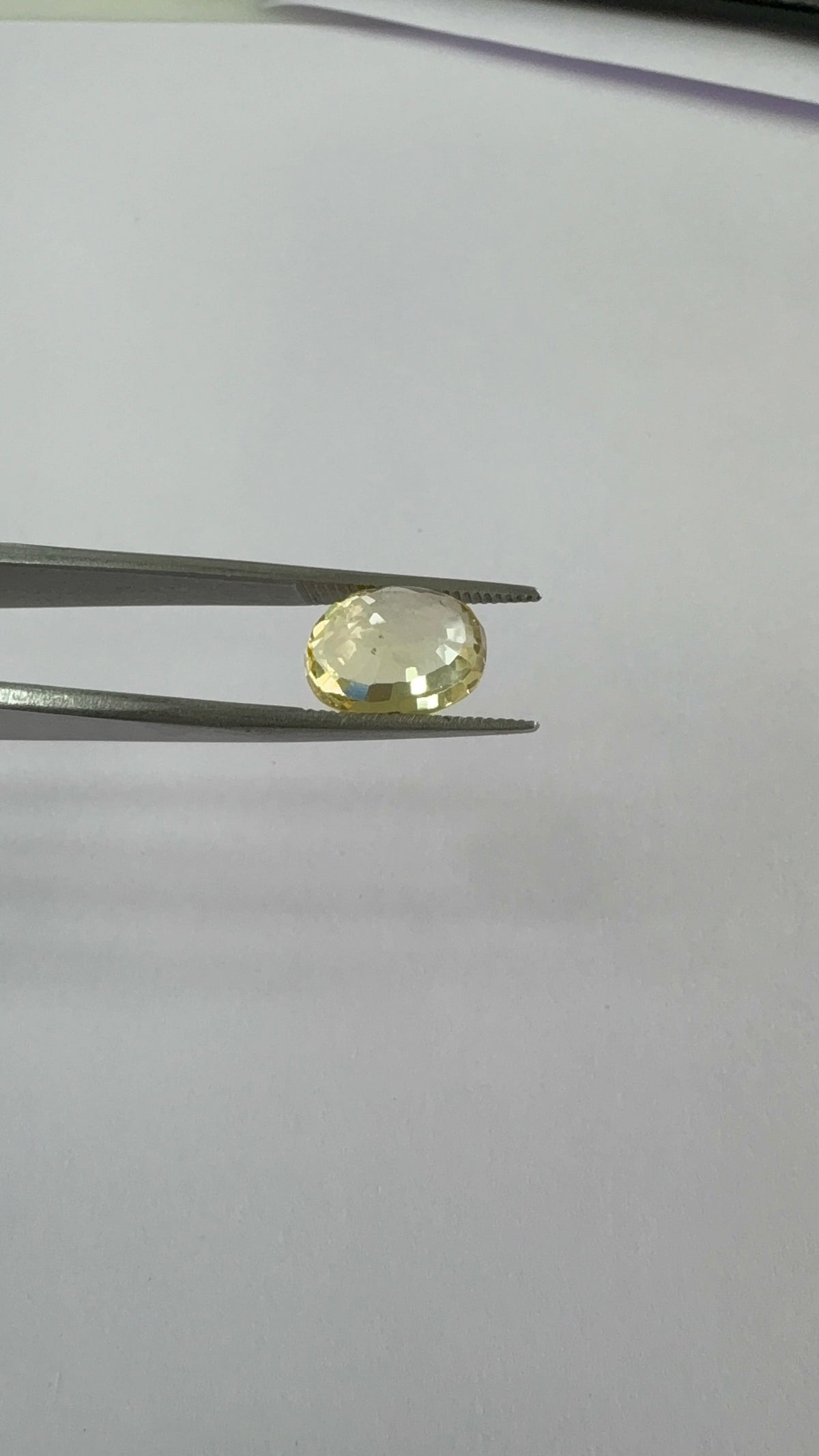 Yellow Sapphire 5.25 carat YSR-105 face-up view