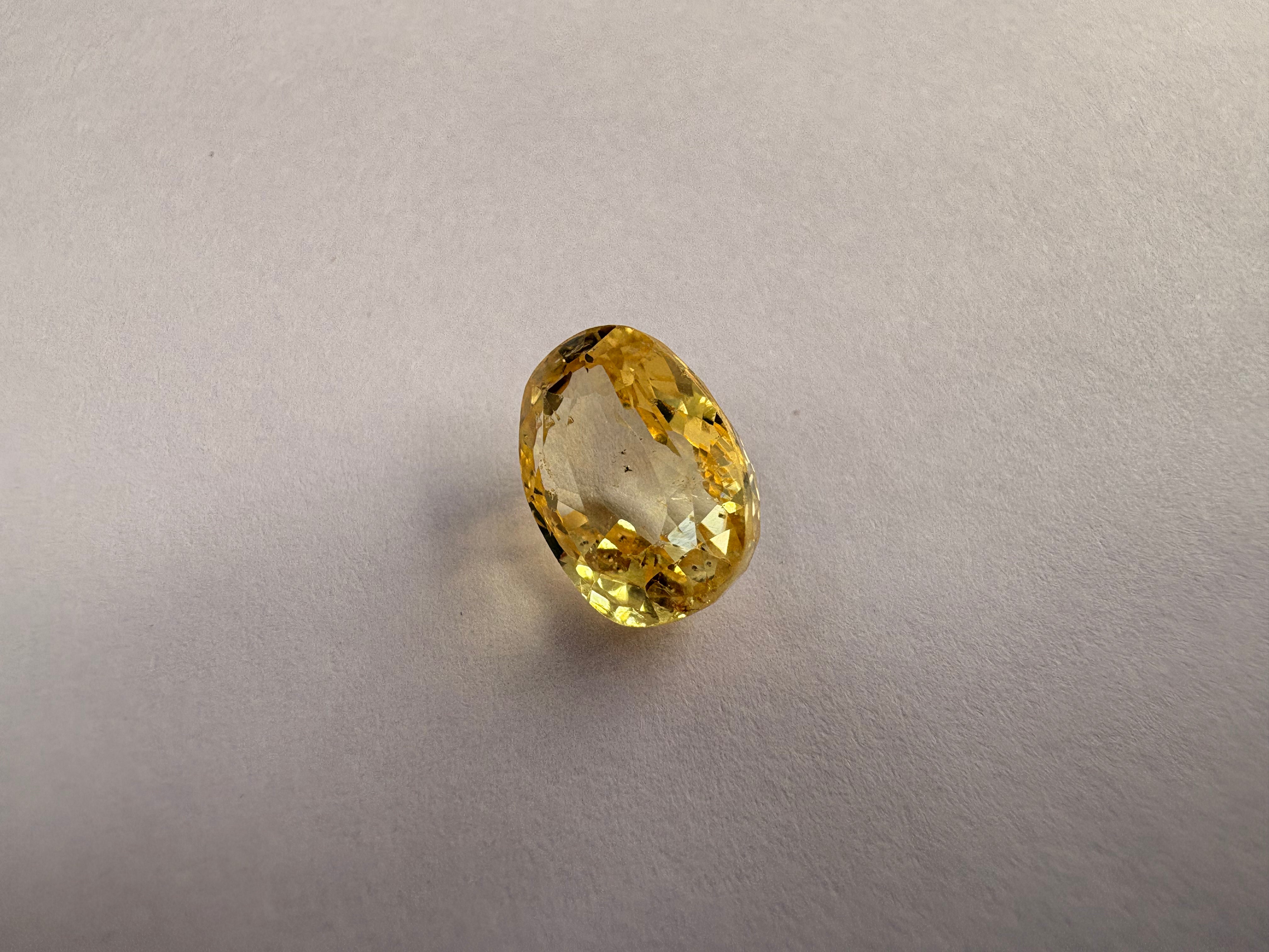 Yellow Sapphire 5.25 carat YSR-105 close view