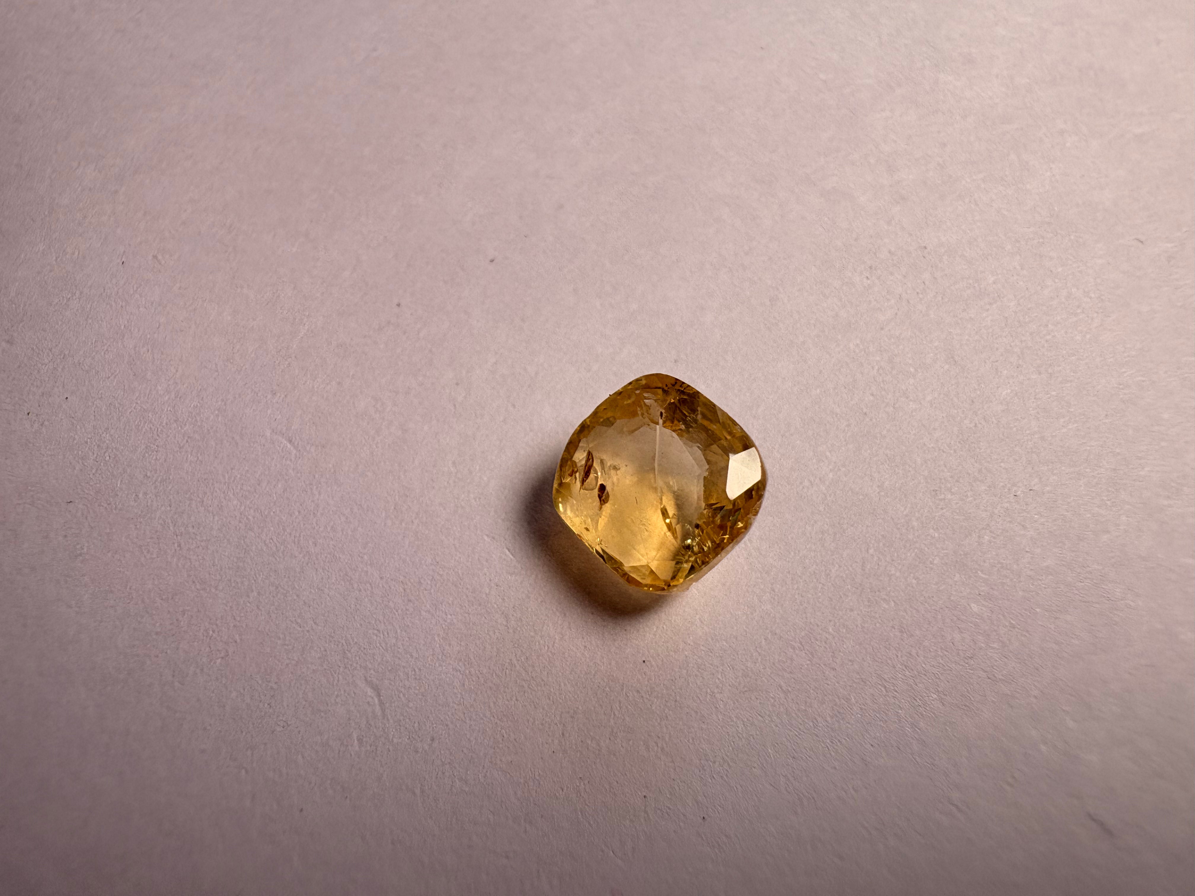 Yellow Sapphire 3.03 carat YSR-106 close view