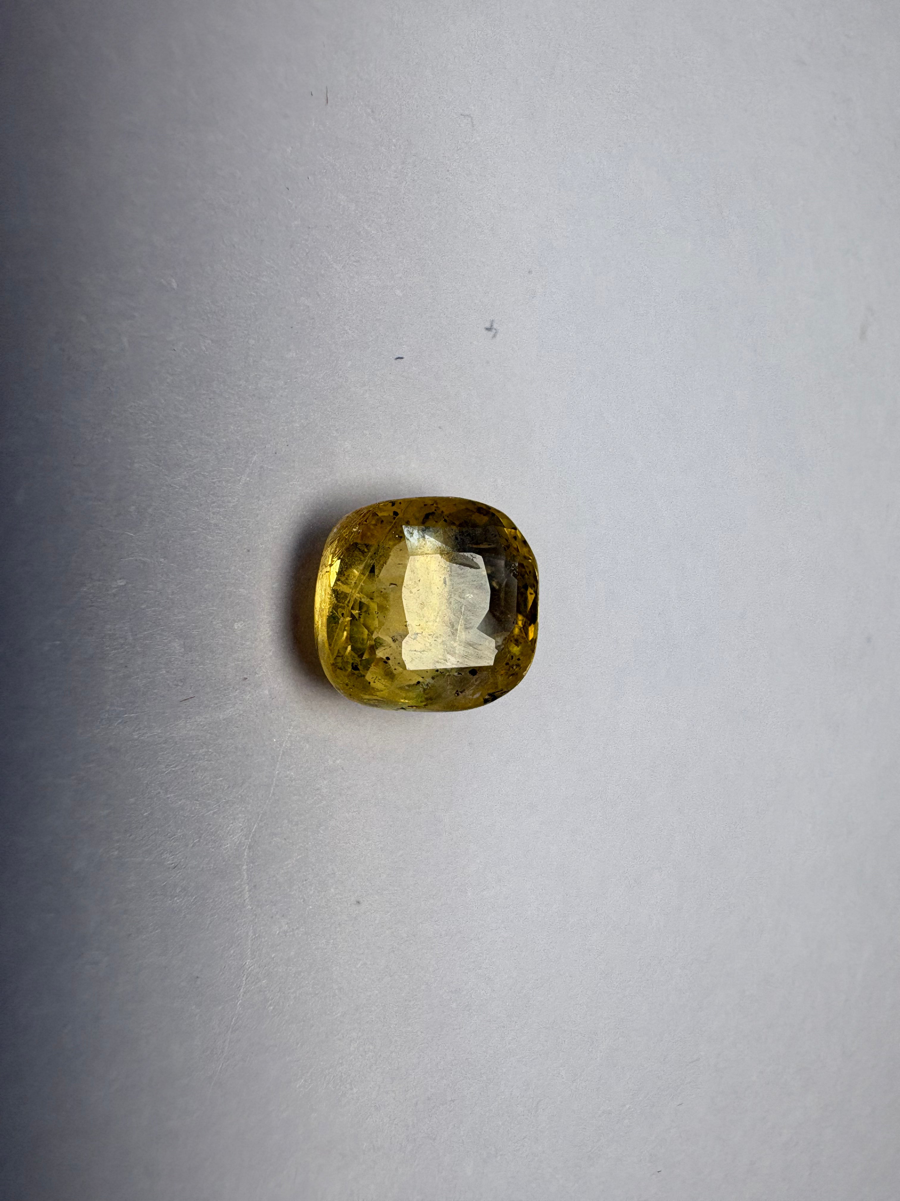 Yellow Sapphire 3.03 carat YSR-110 alternate face-up view