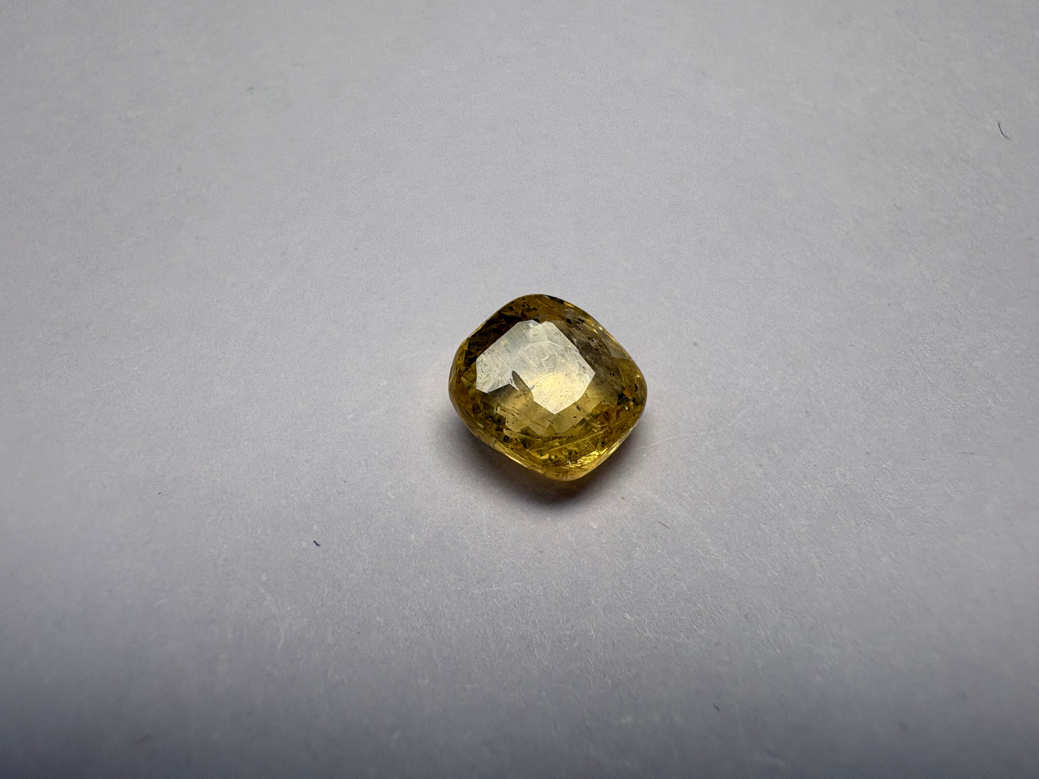 Yellow Sapphire 3.03 carat YSR-110 close view
