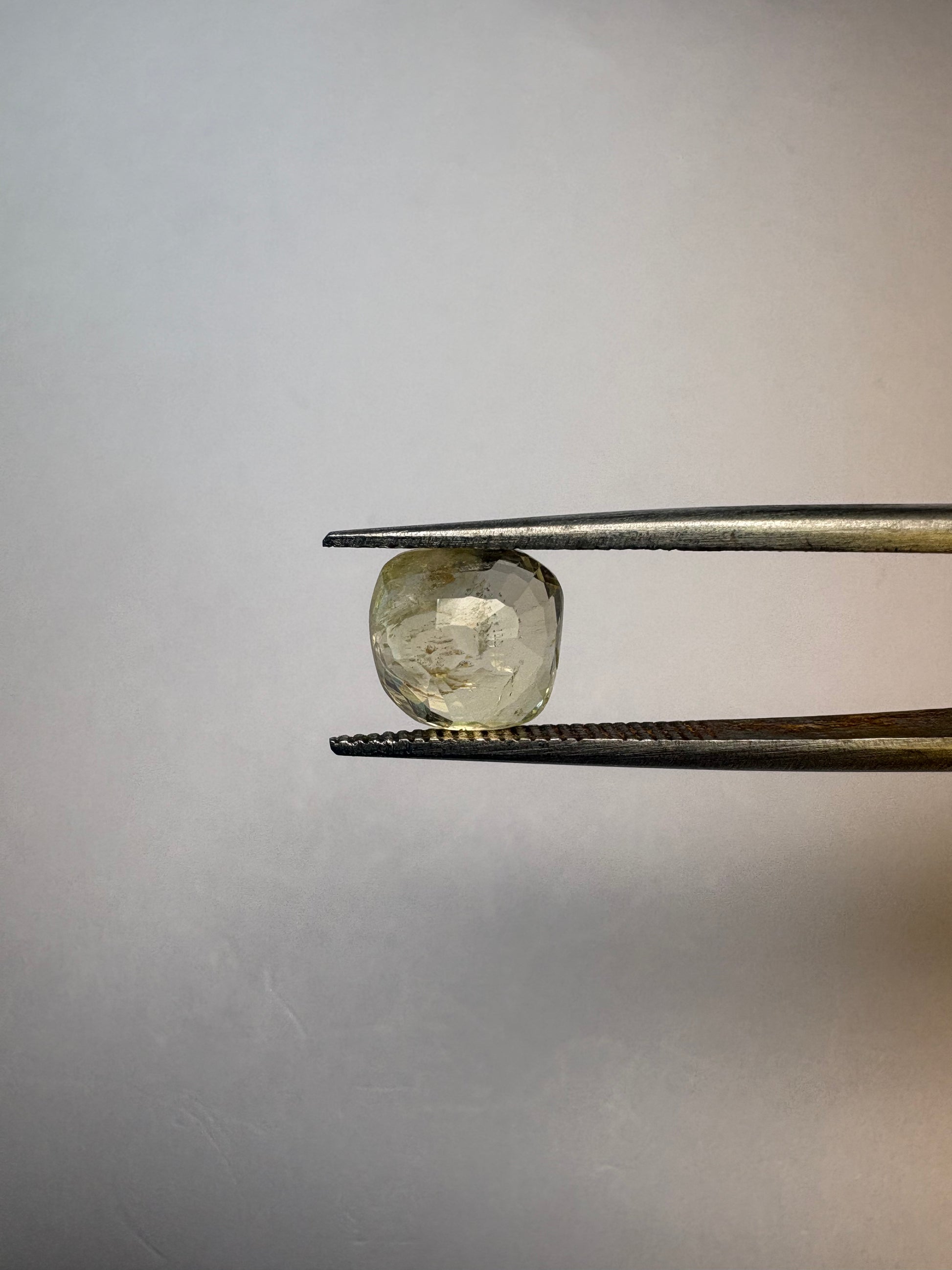 Yellow Sapphire 3.17 carat YSR-12 angled view