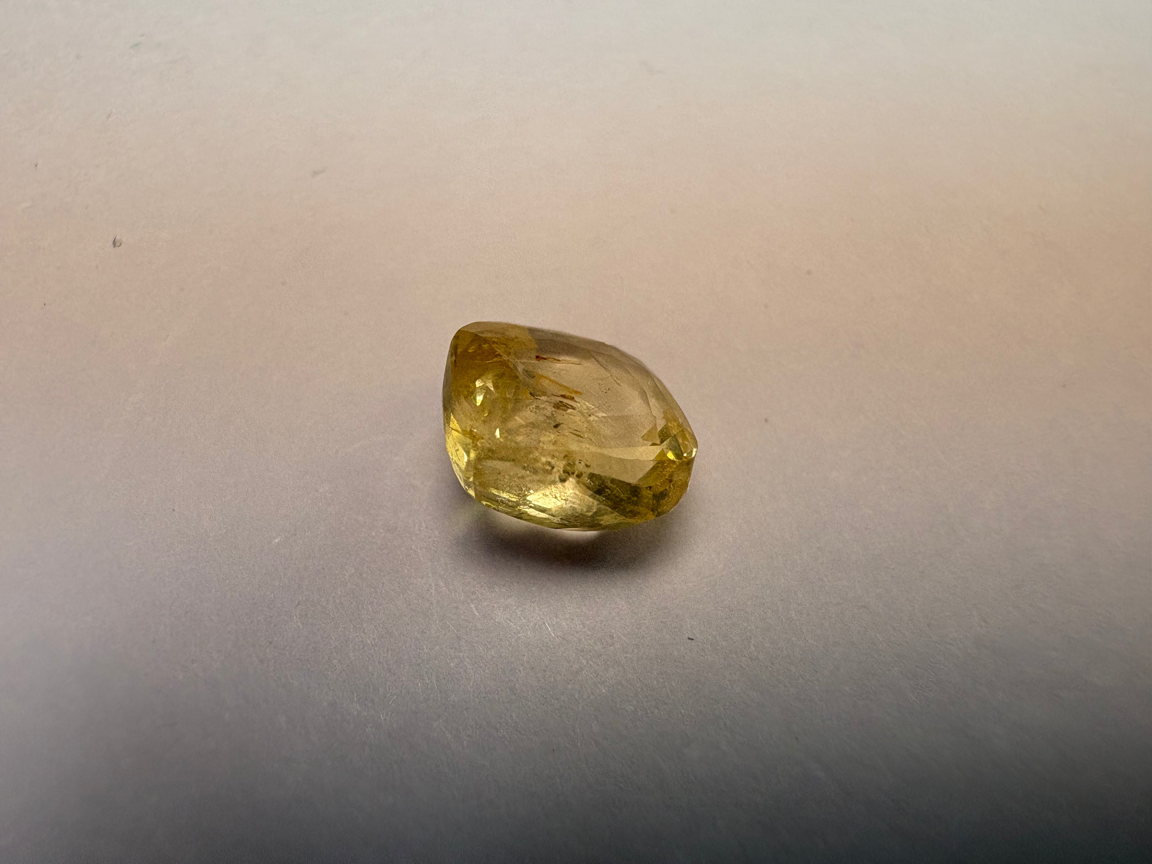Yellow Sapphire 3.17 carat YSR-12 side view