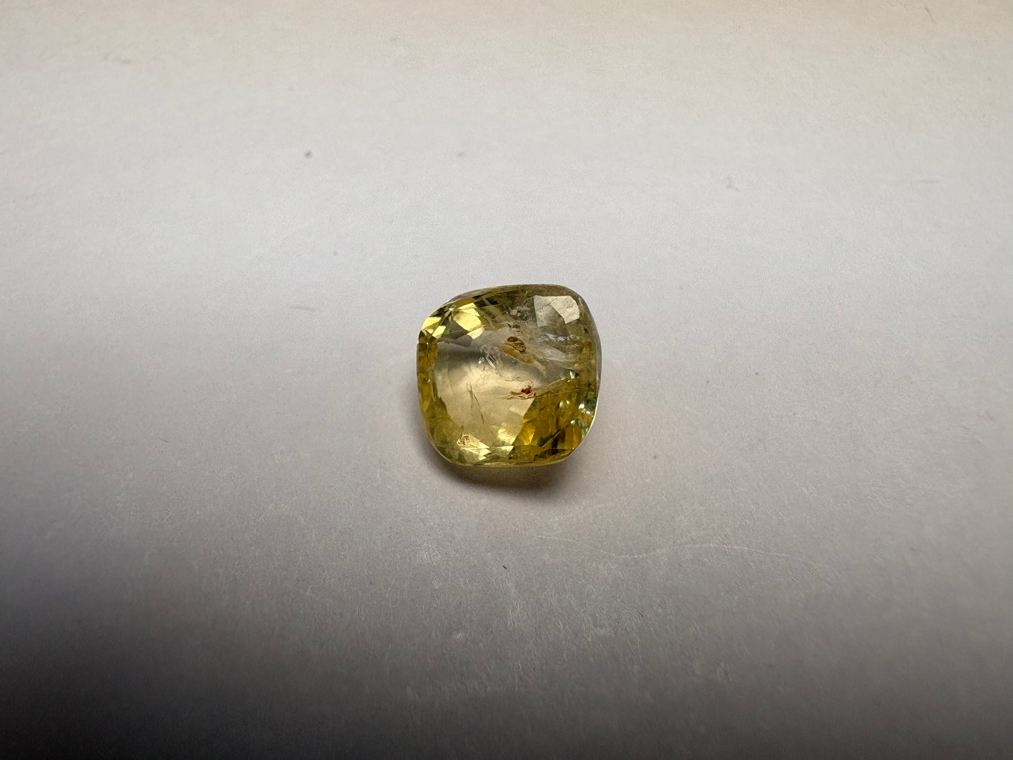 Yellow Sapphire 3.17 carat YSR-12 detail view 8