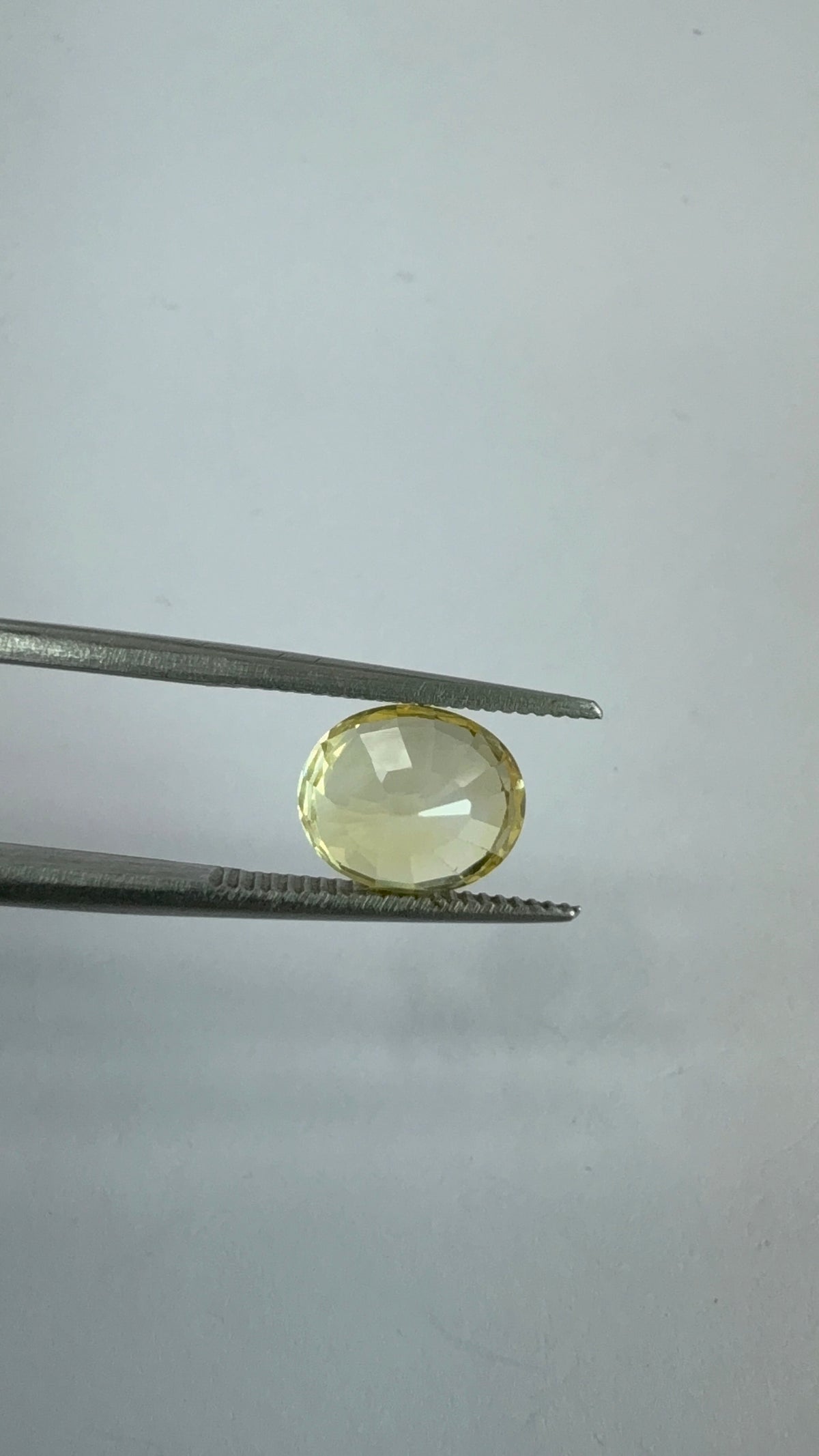 Yellow Sapphire 2.92 carat YSR-120 face-up view