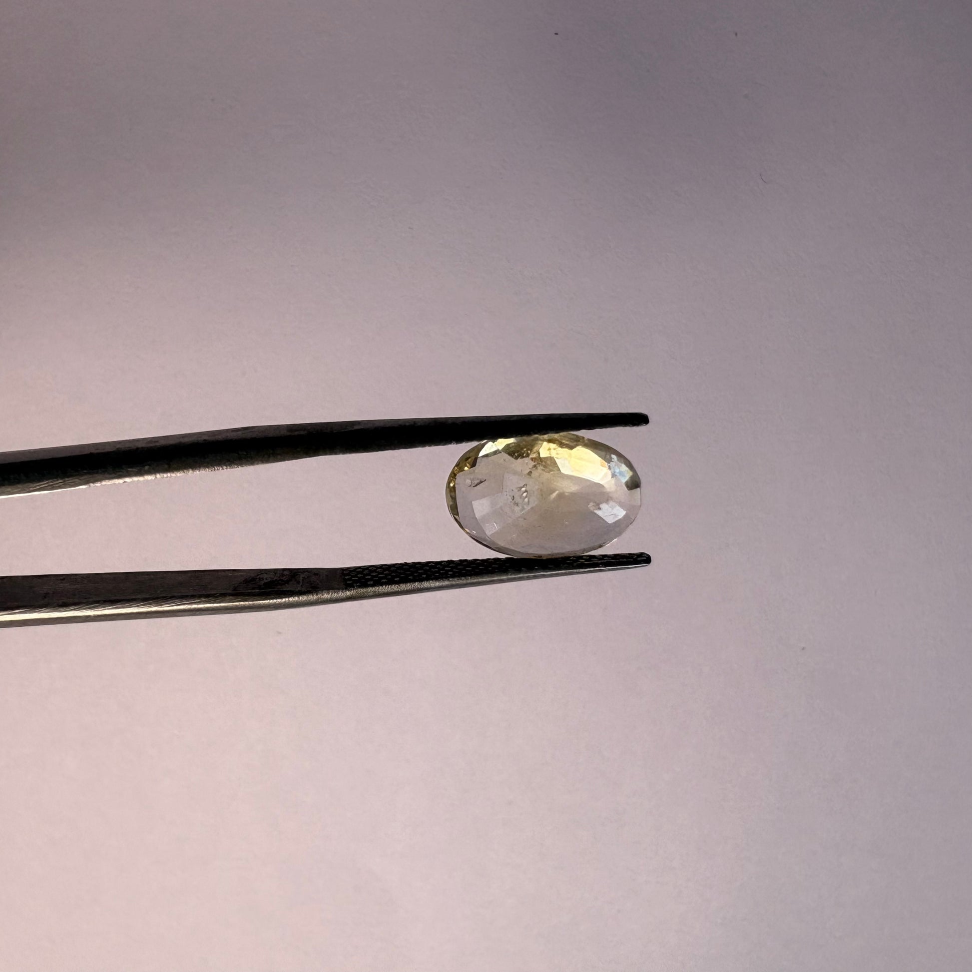 Yellow Sapphire 4.03 carat YSR-122 face-up view