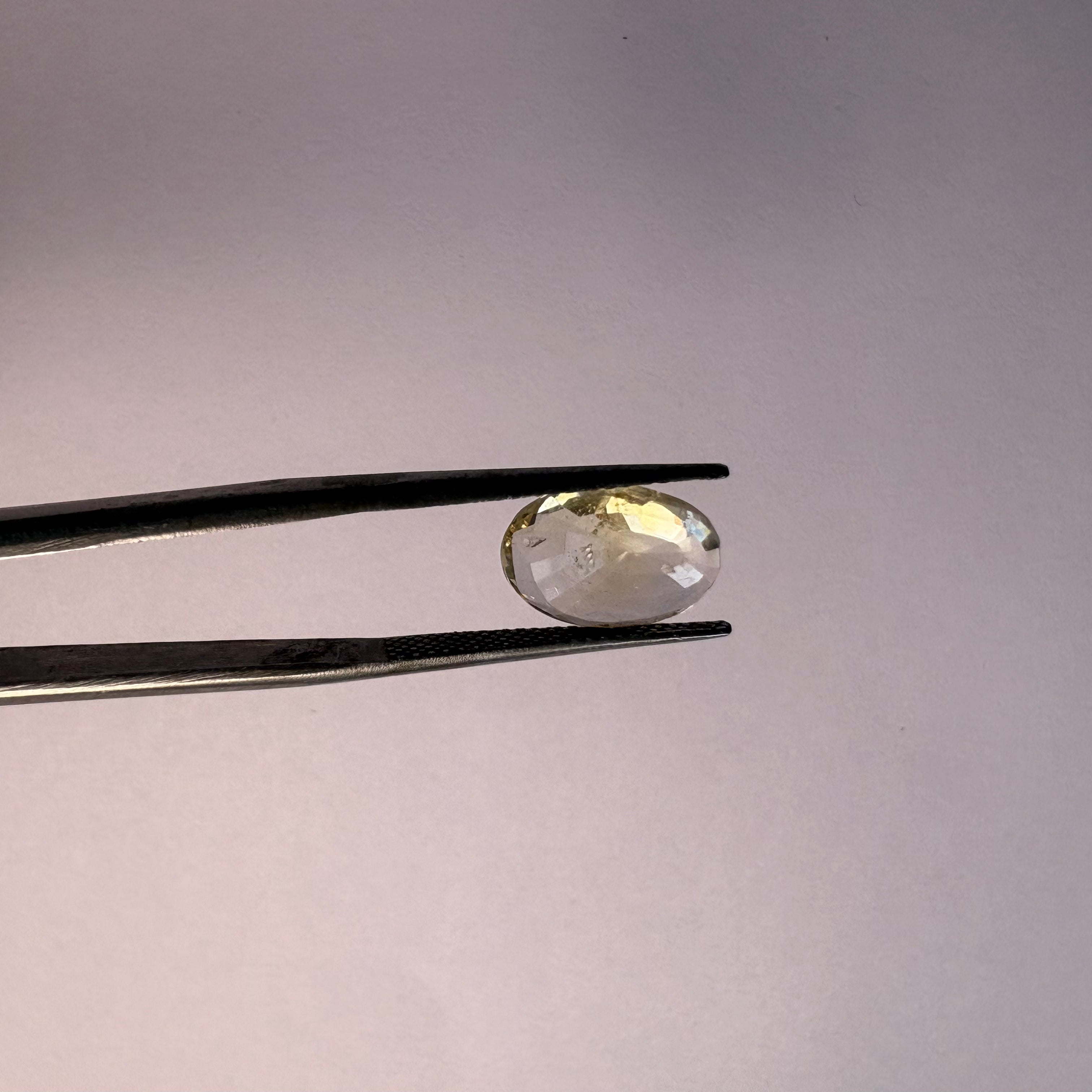 Yellow Sapphire 4.03 carat YSR-122 face-up view