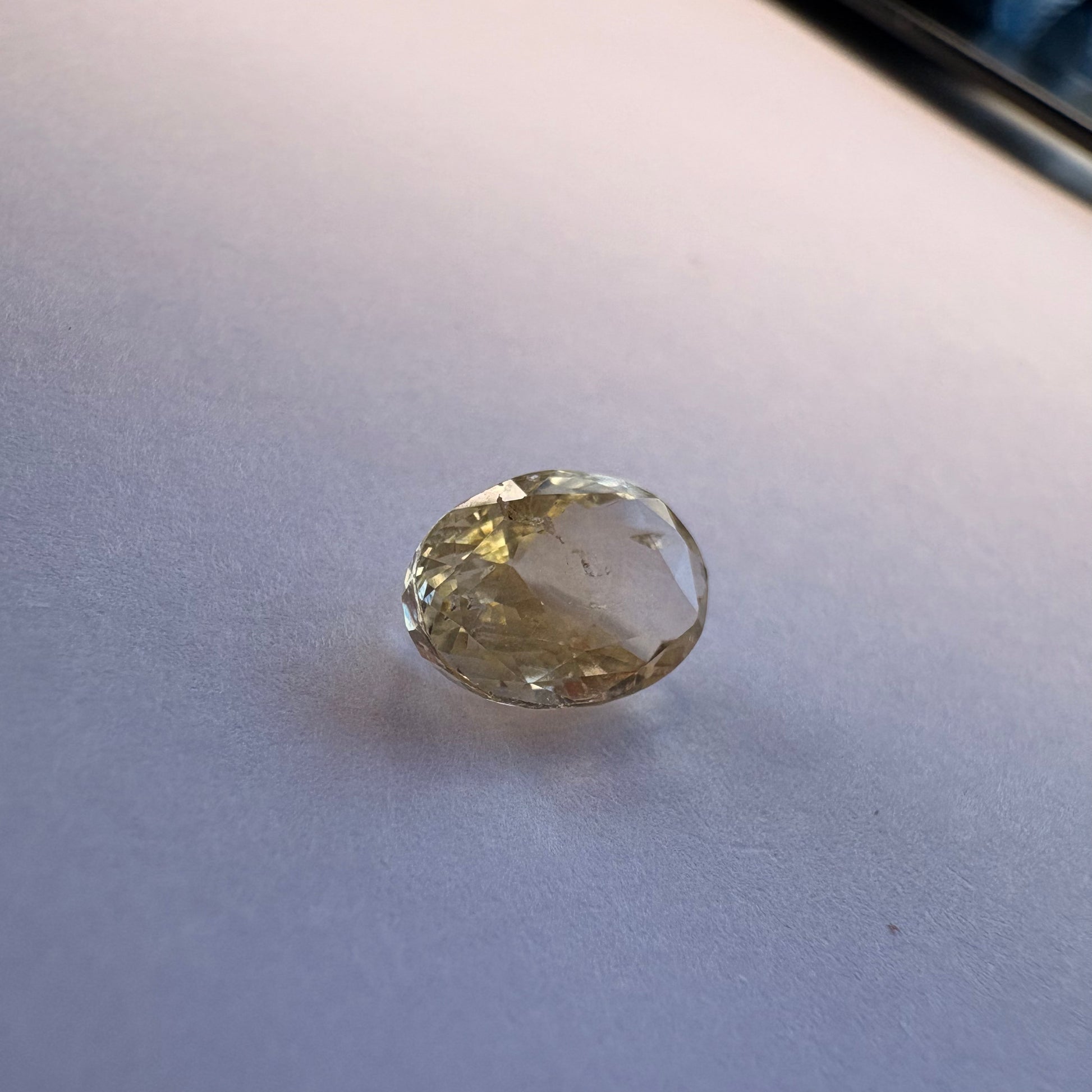 Yellow Sapphire 4.03 carat YSR-122 alternate face-up view
