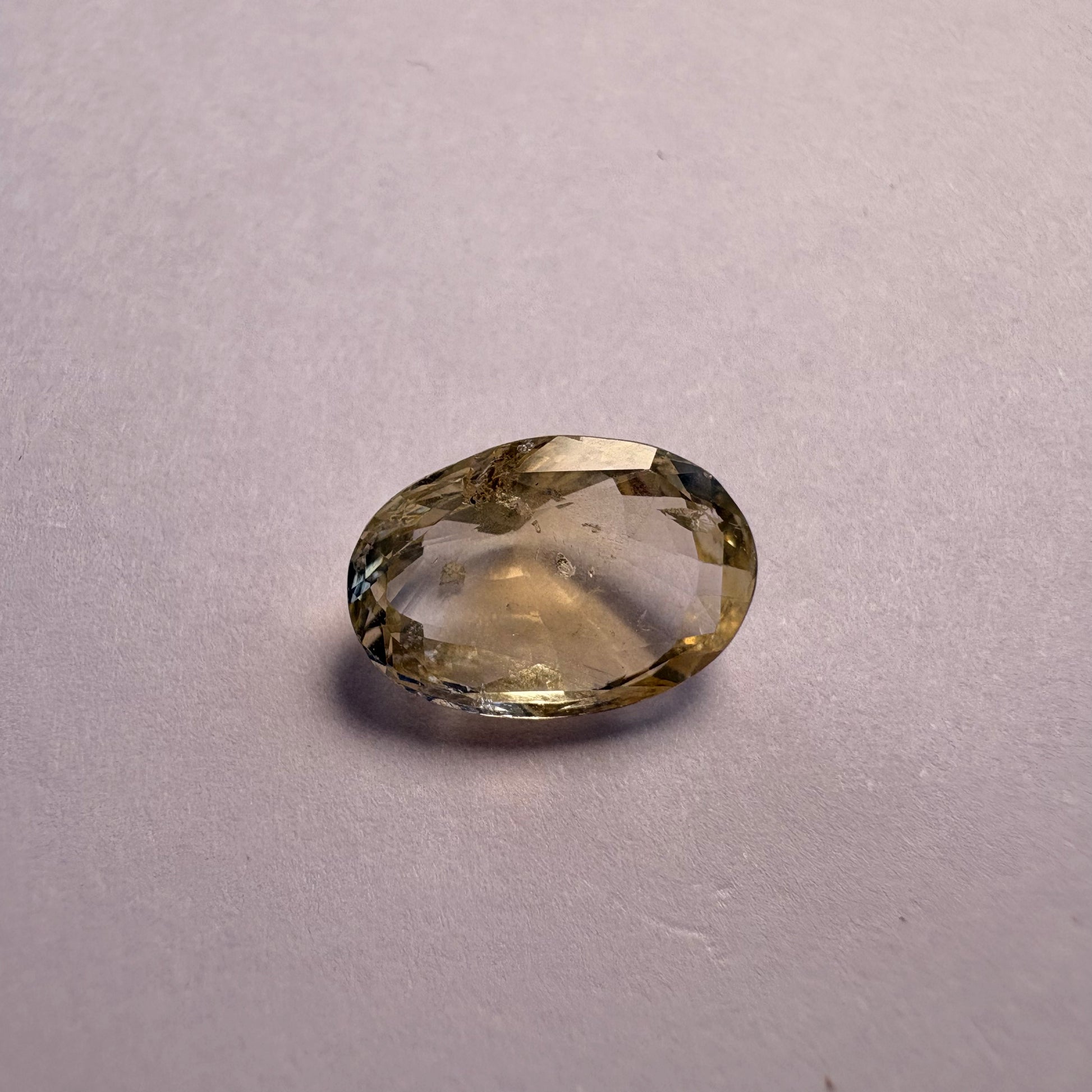 Yellow Sapphire 4.03 carat YSR-122 close view