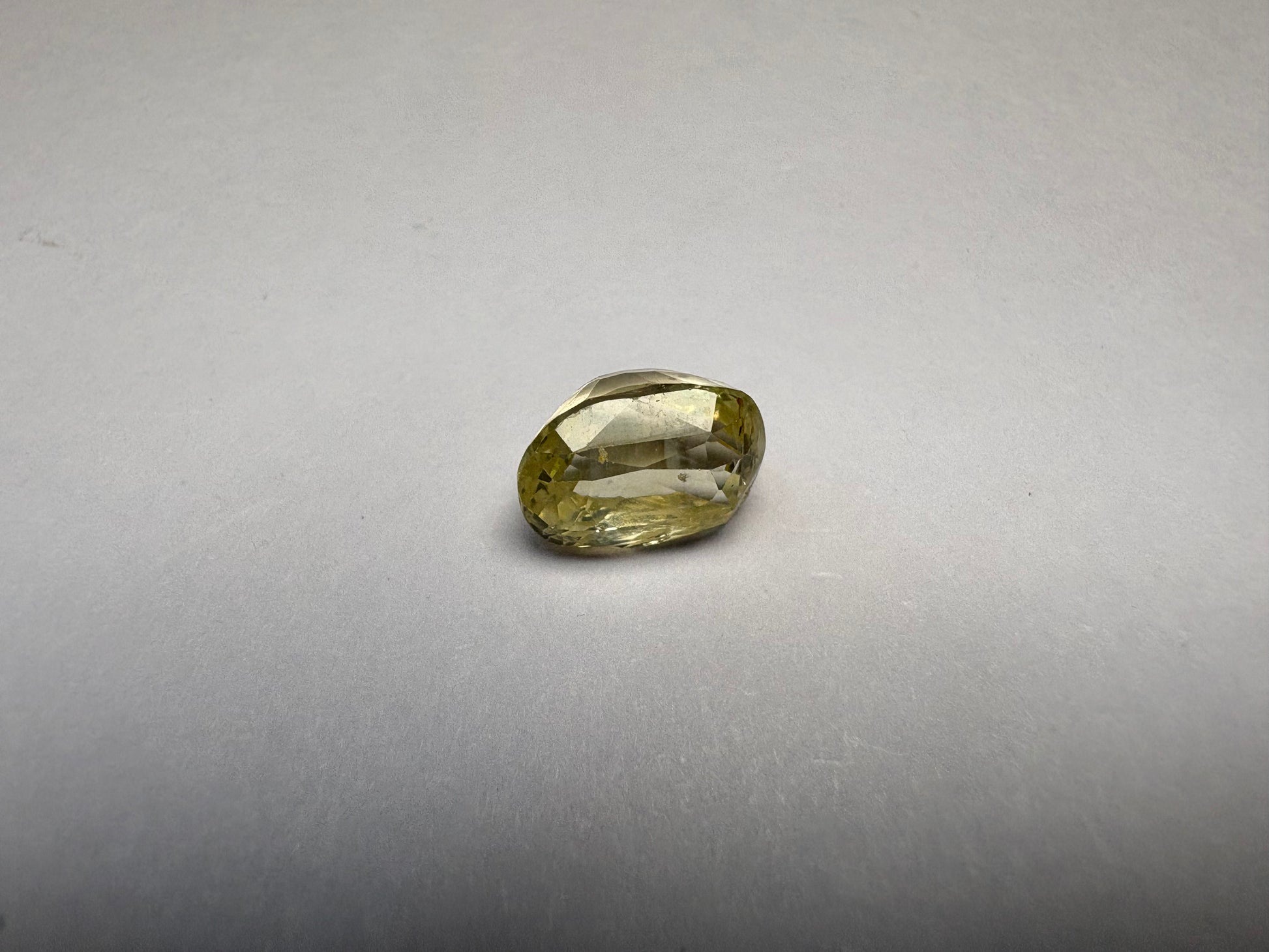 Yellow Sapphire 3.10 carat YSR-128 alternate face-up view