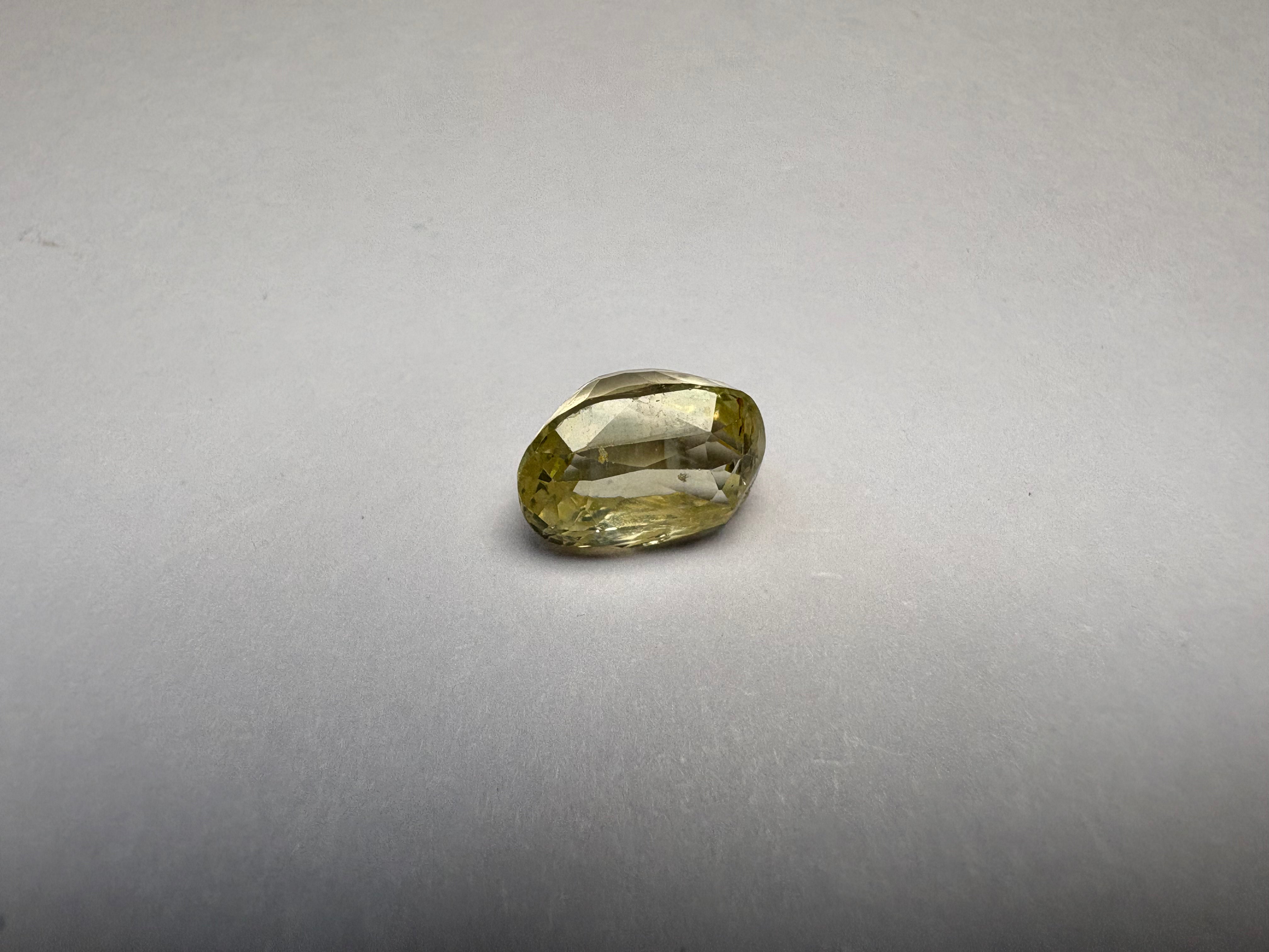Yellow Sapphire 3.10 carat YSR-128 alternate face-up view