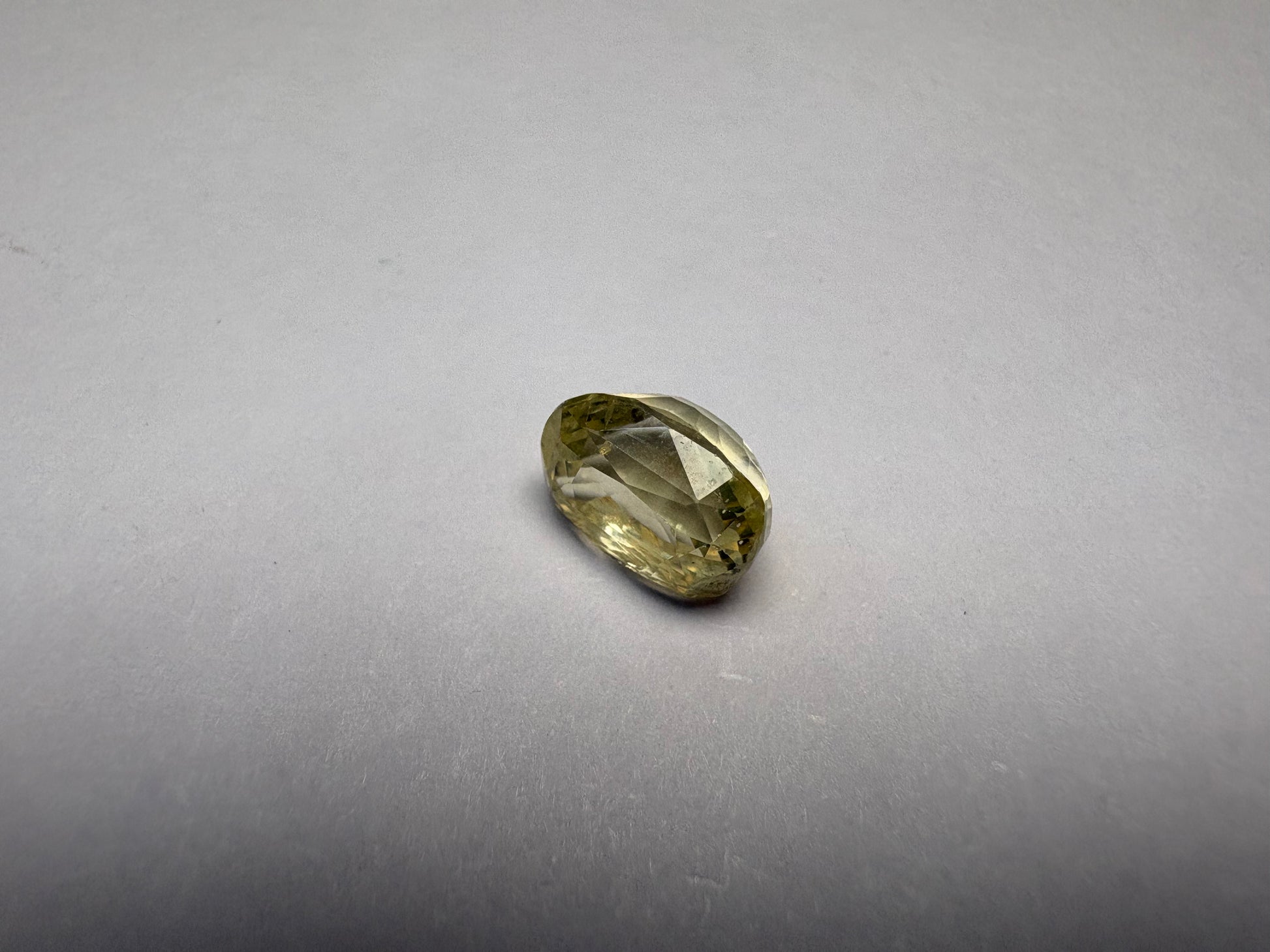 Yellow Sapphire 3.10 carat YSR-128 angled view