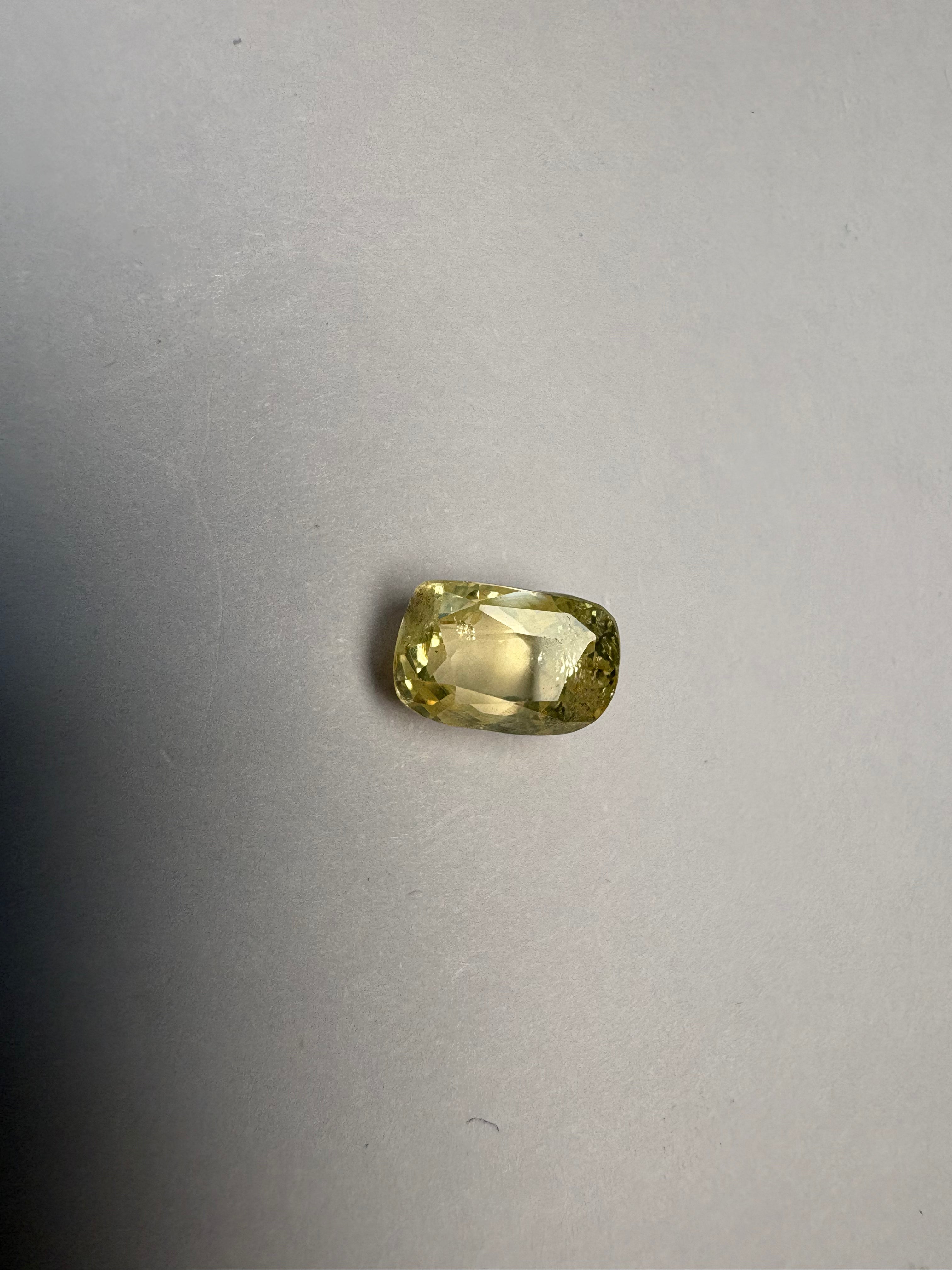 Yellow Sapphire 3.10 carat YSR-128 reverse view